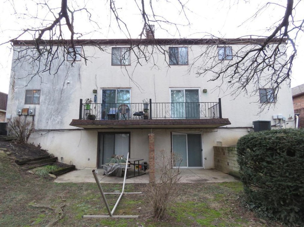 5687 Saranac Dr, Columbus OH  43232-3047 exterior