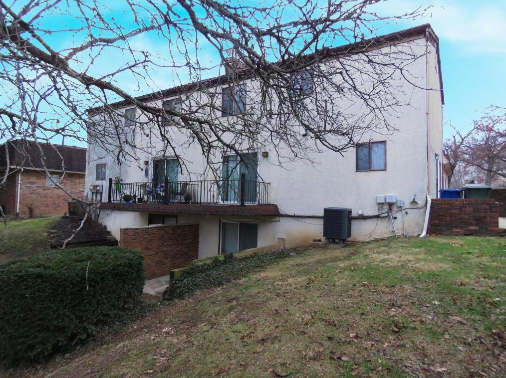 5687 Saranac Dr, Columbus OH  43232-3047 exterior