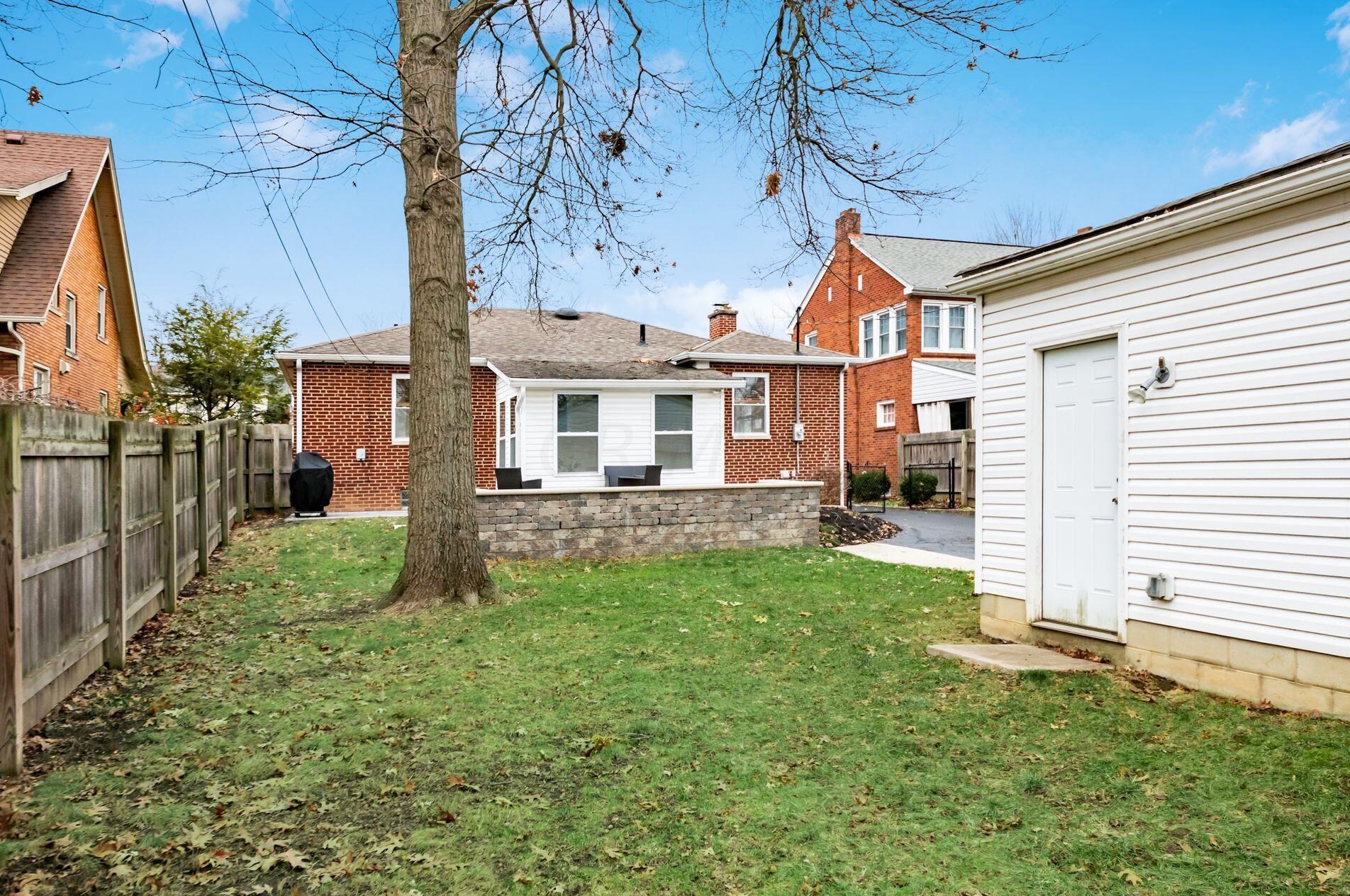 215 Richards Rd, Columbus OH  43214-3737 exterior