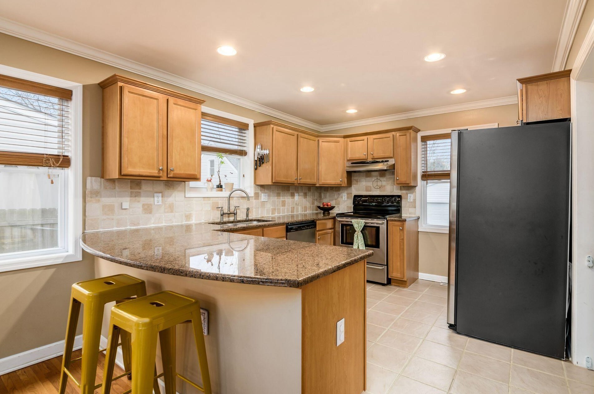 215 Richards Rd, Columbus OH  43214-3737 exterior