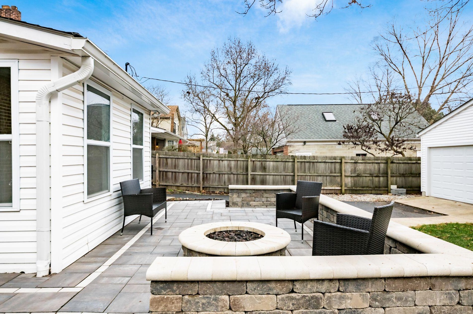 215 Richards Rd, Columbus OH  43214-3737 exterior