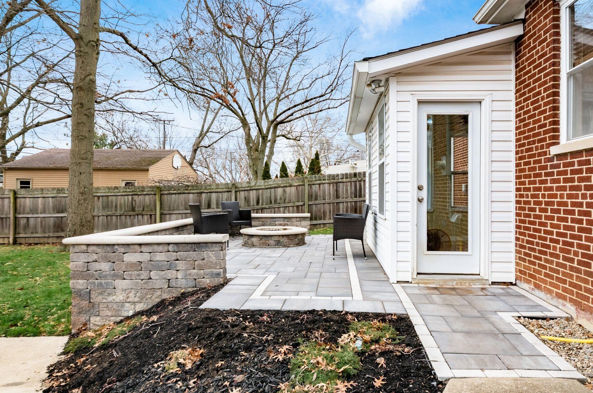 215 Richards Rd, Columbus OH  43214-3737 exterior