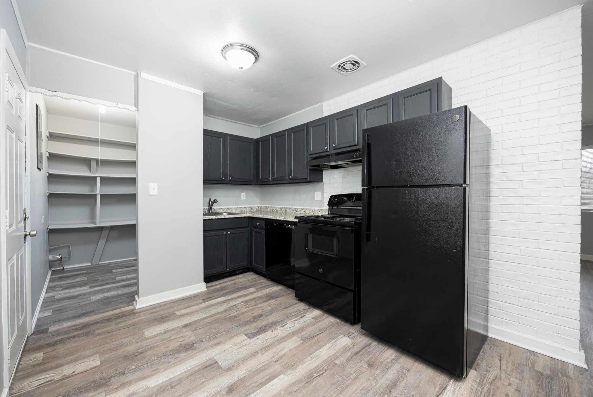 5297 Cullen Dr, Columbus OH  43232-6259 exterior