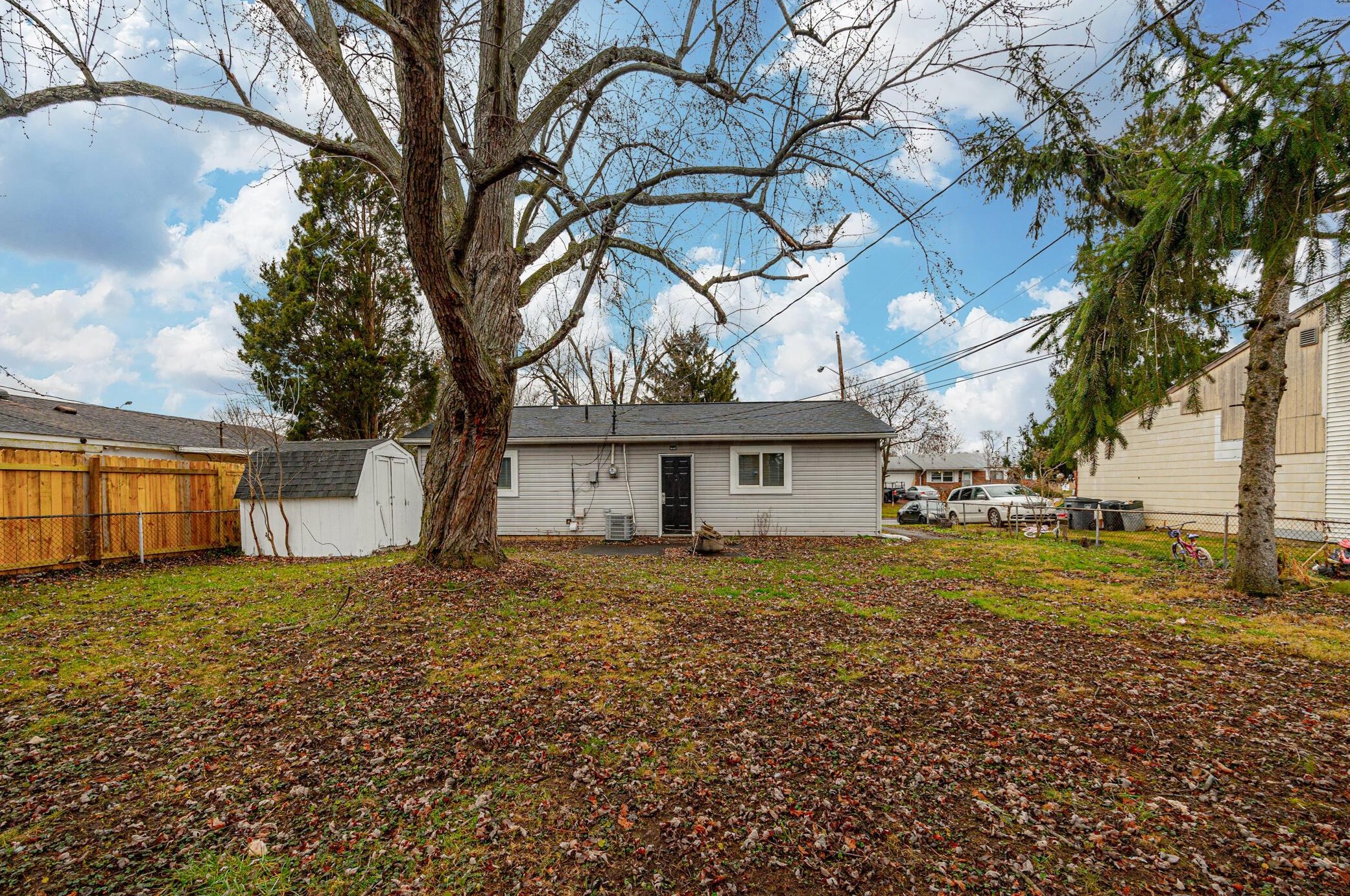 5297 Cullen Dr, Columbus OH  43232-6259 exterior