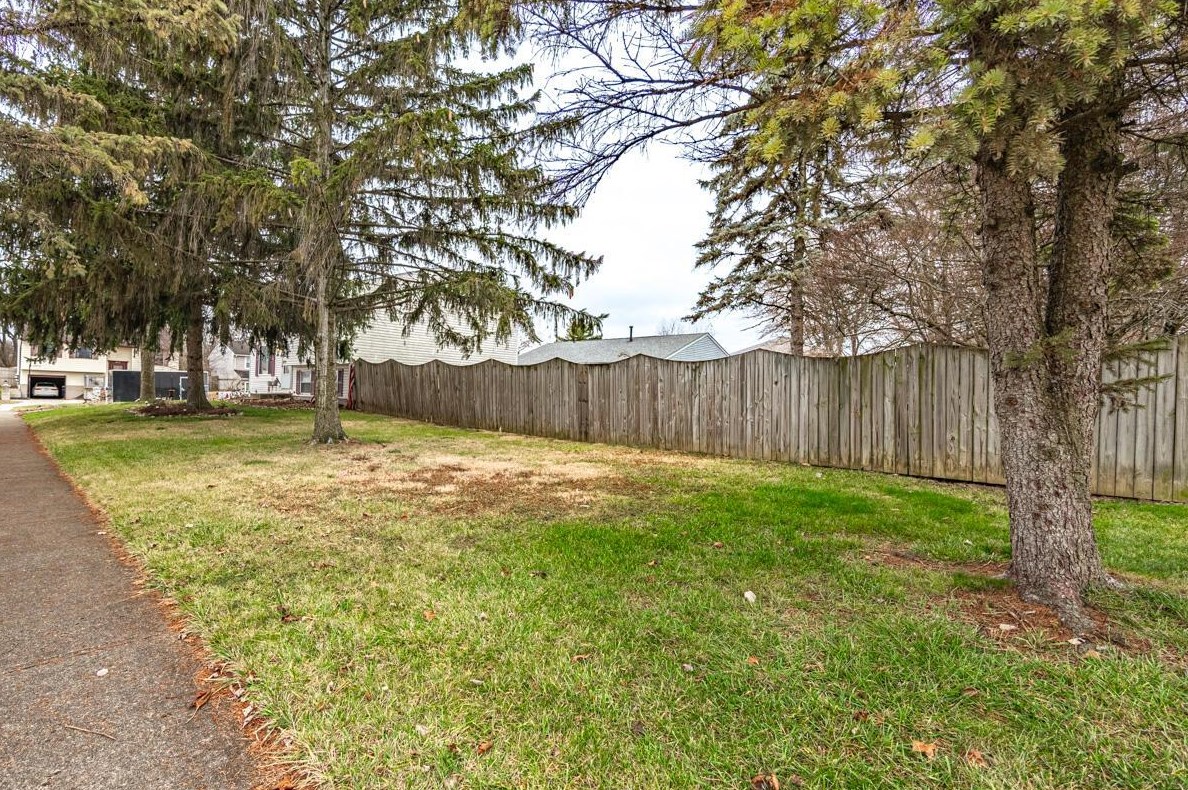 1273 Winesap Dr, Columbus, OH 43204-1570