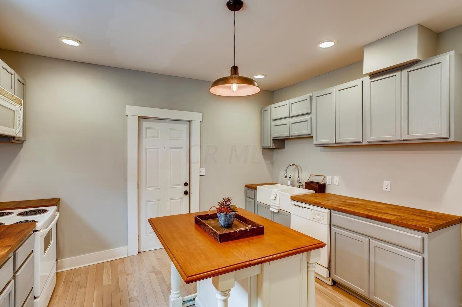 642 2nd Ave, Columbus OH  43201-3717 exterior