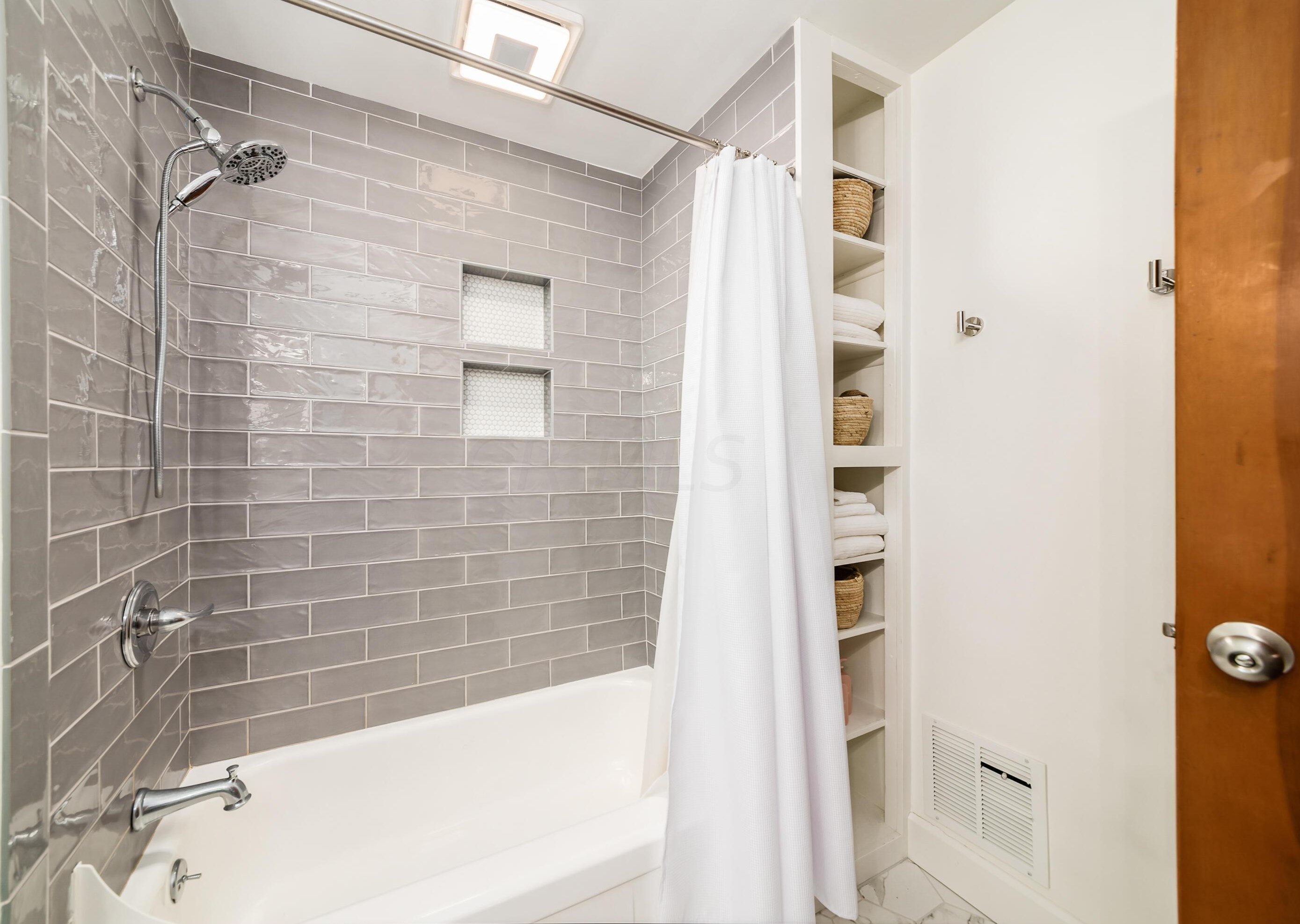 125 North Broadway, Columbus OH 43214-4111 exterior