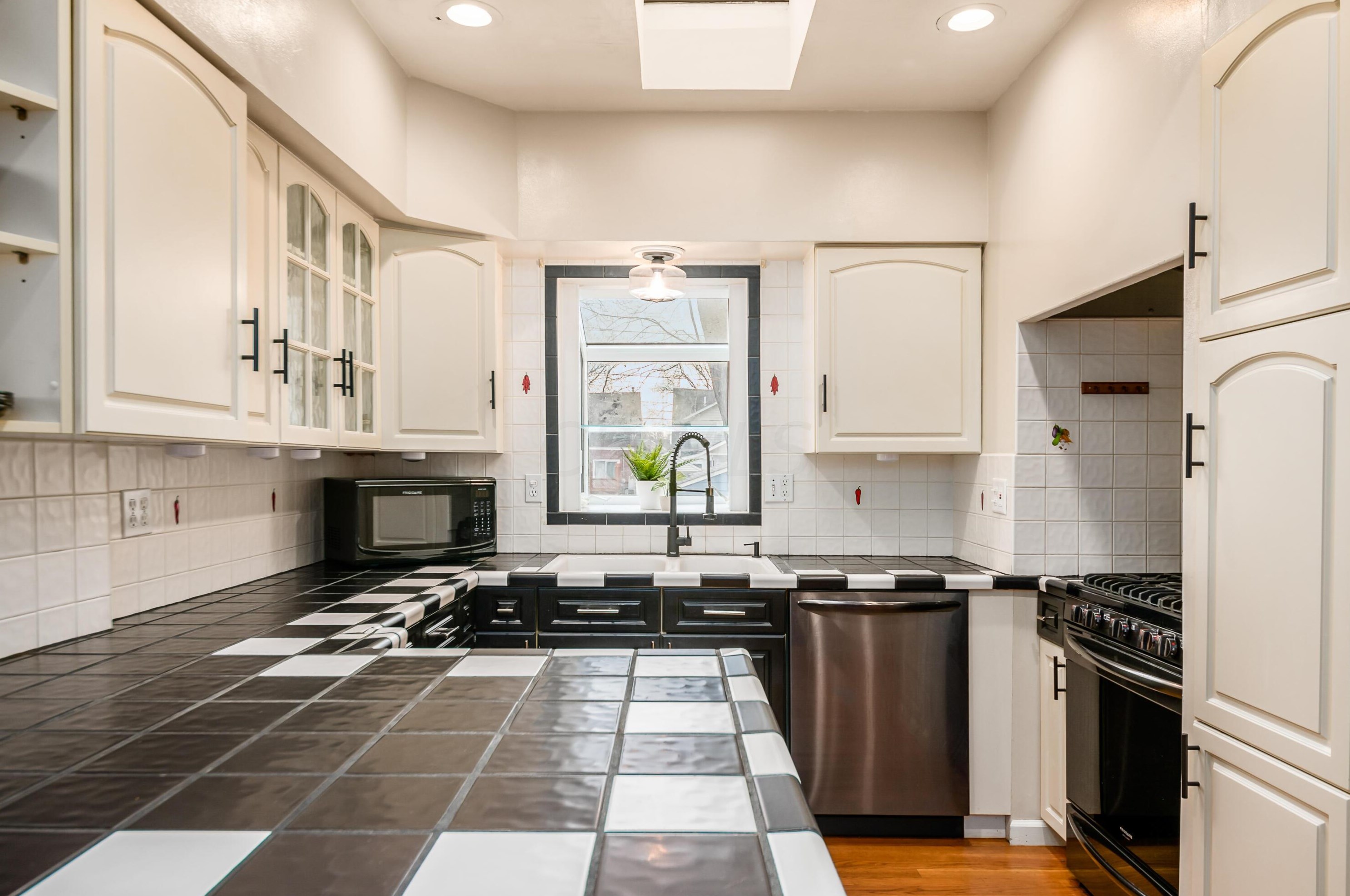 125 North Broadway, Columbus OH 43214-4111 exterior