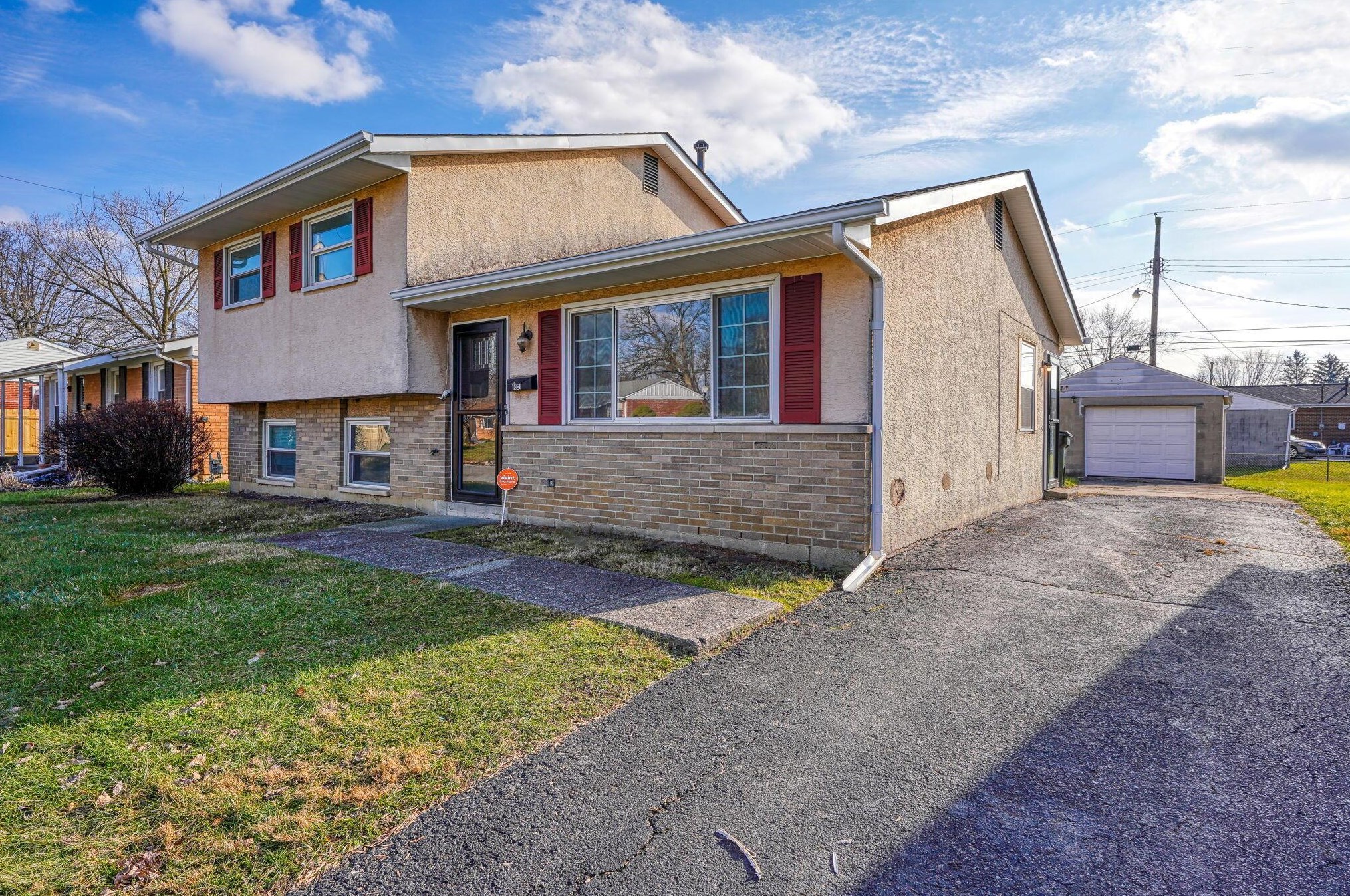 1381 Benvue Dr, Columbus, OH 43207-2634
