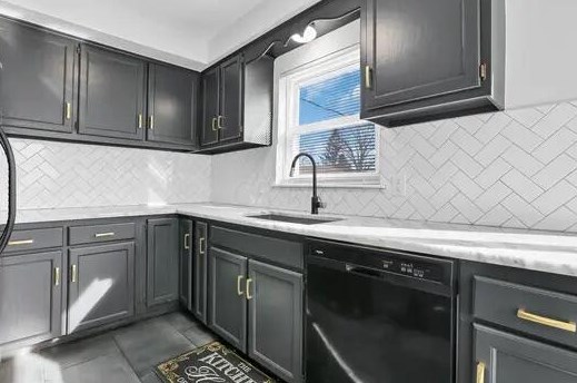 3226 Medina Ave, Columbus OH  43224-3501 exterior