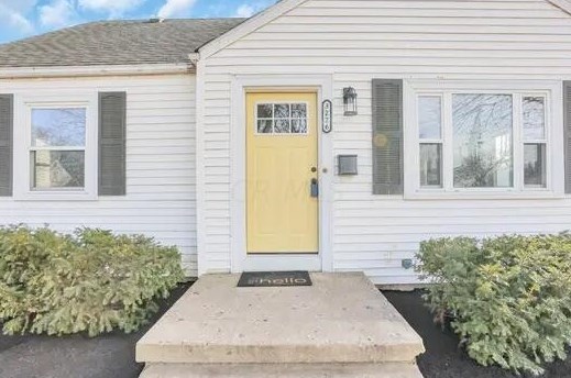 3226 Medina Ave, Columbus OH  43224-3501 exterior