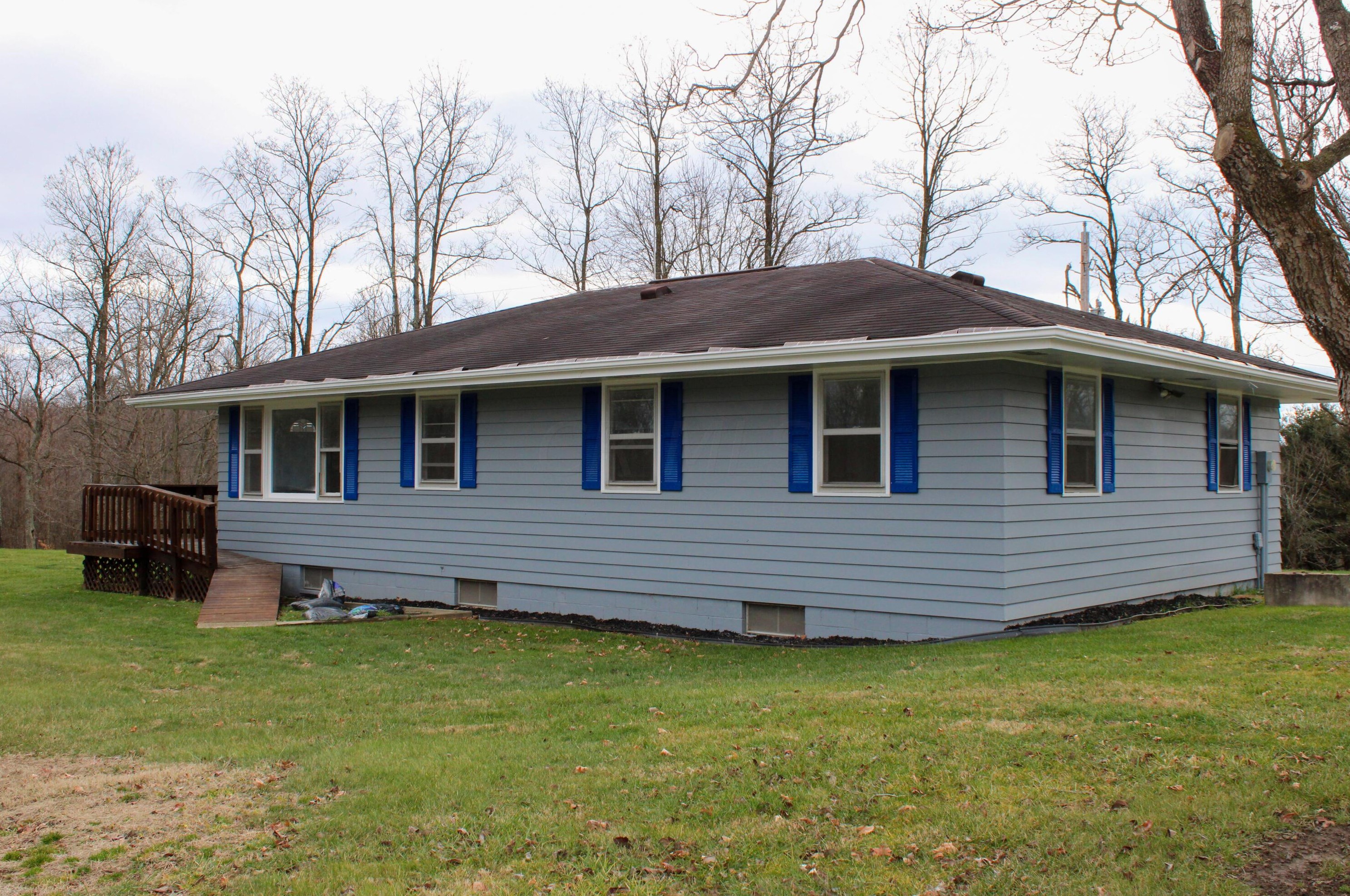 4055 Old Somerset Rd, New Lexington, OH 43764-9539