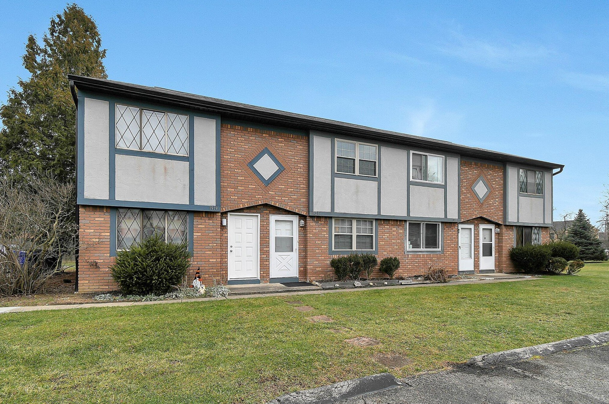 1925 Slaton Ct, Columbus, OH 43235