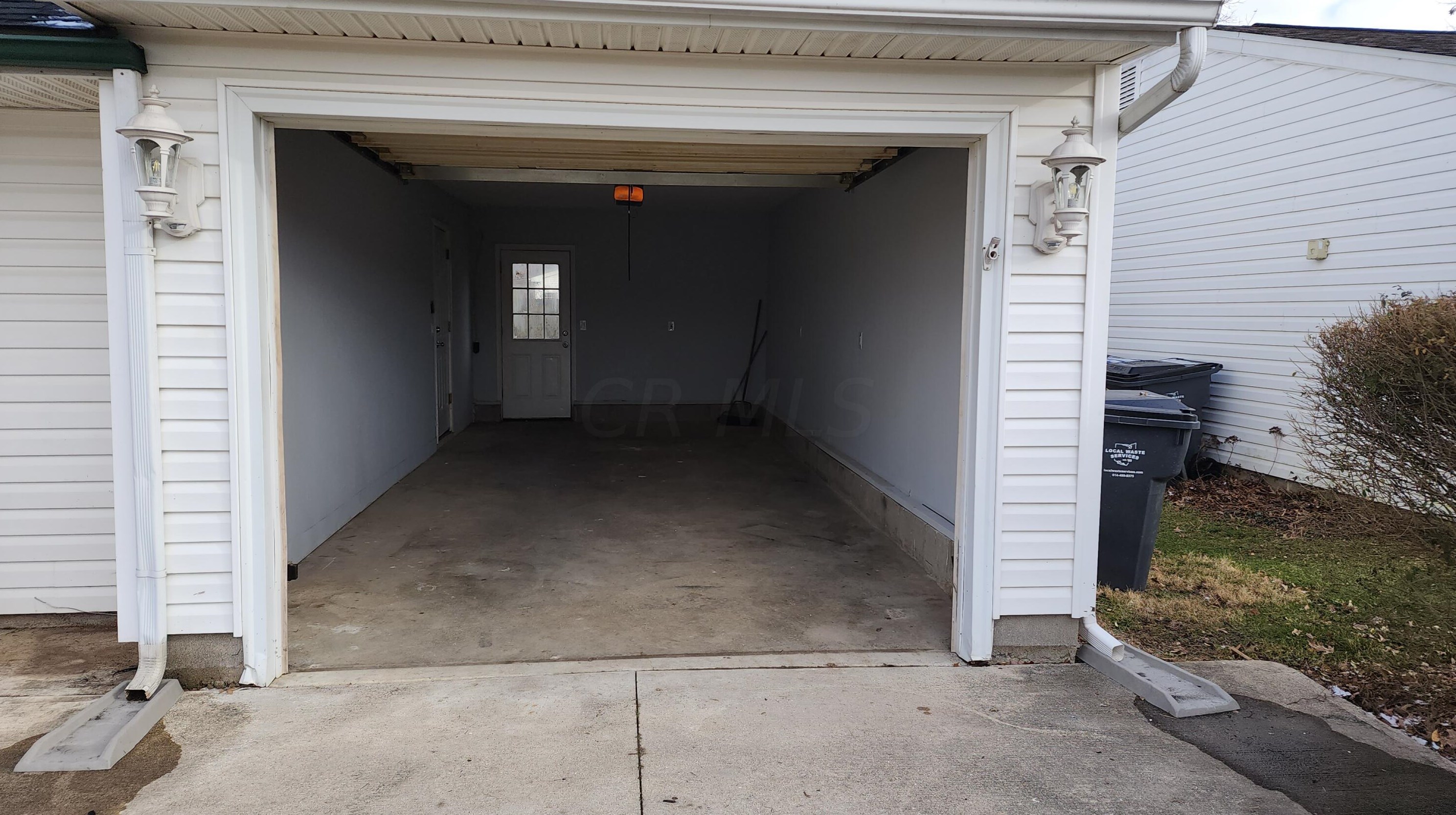 352 Amesbury Dr, Columbus OH  43230-6403 exterior