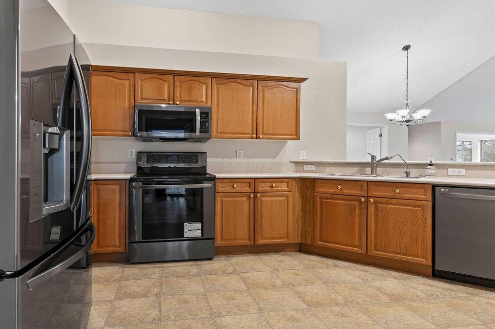 76 Villamere Dr, Columbus OH 43213-1582 exterior