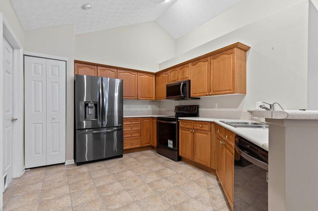 76 Villamere Dr, Columbus OH 43213-1582 exterior