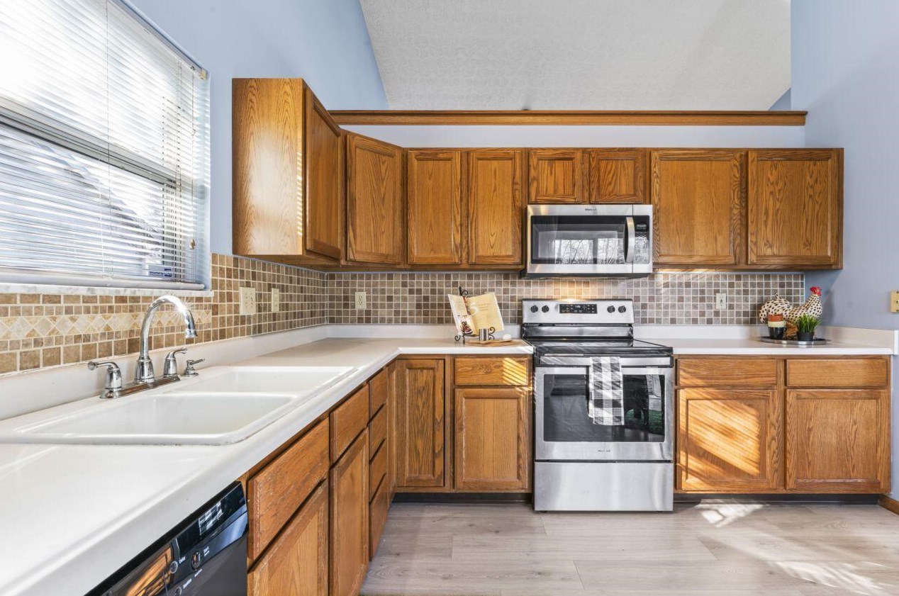 1362 Brookforest Dr, Columbus, OH 43204-5041