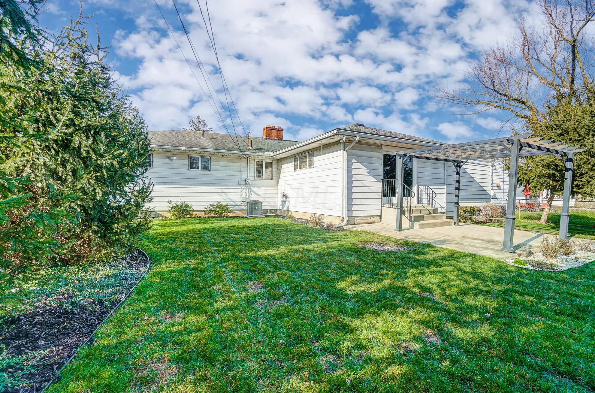 1088 Harris Ave, Columbus, OH 43204-2316