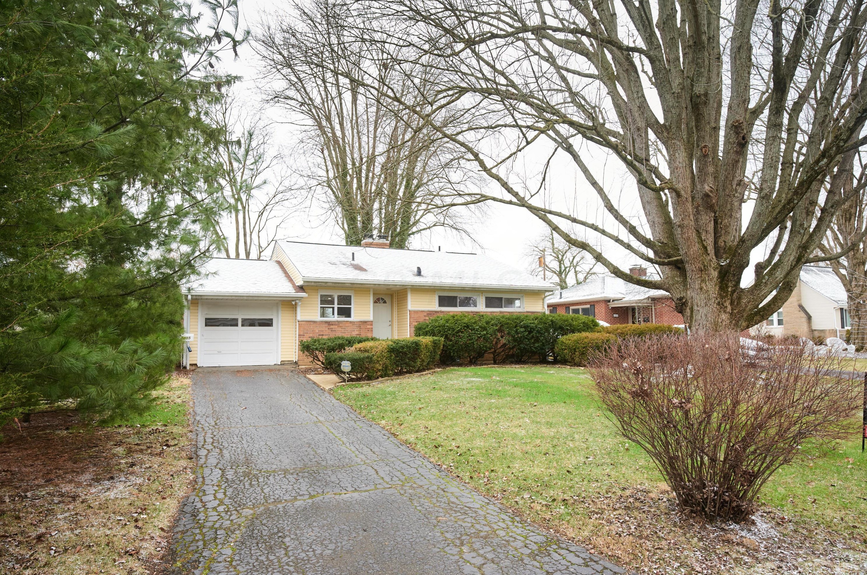 2405 Cranford Rd, Columbus, OH 43221-1209