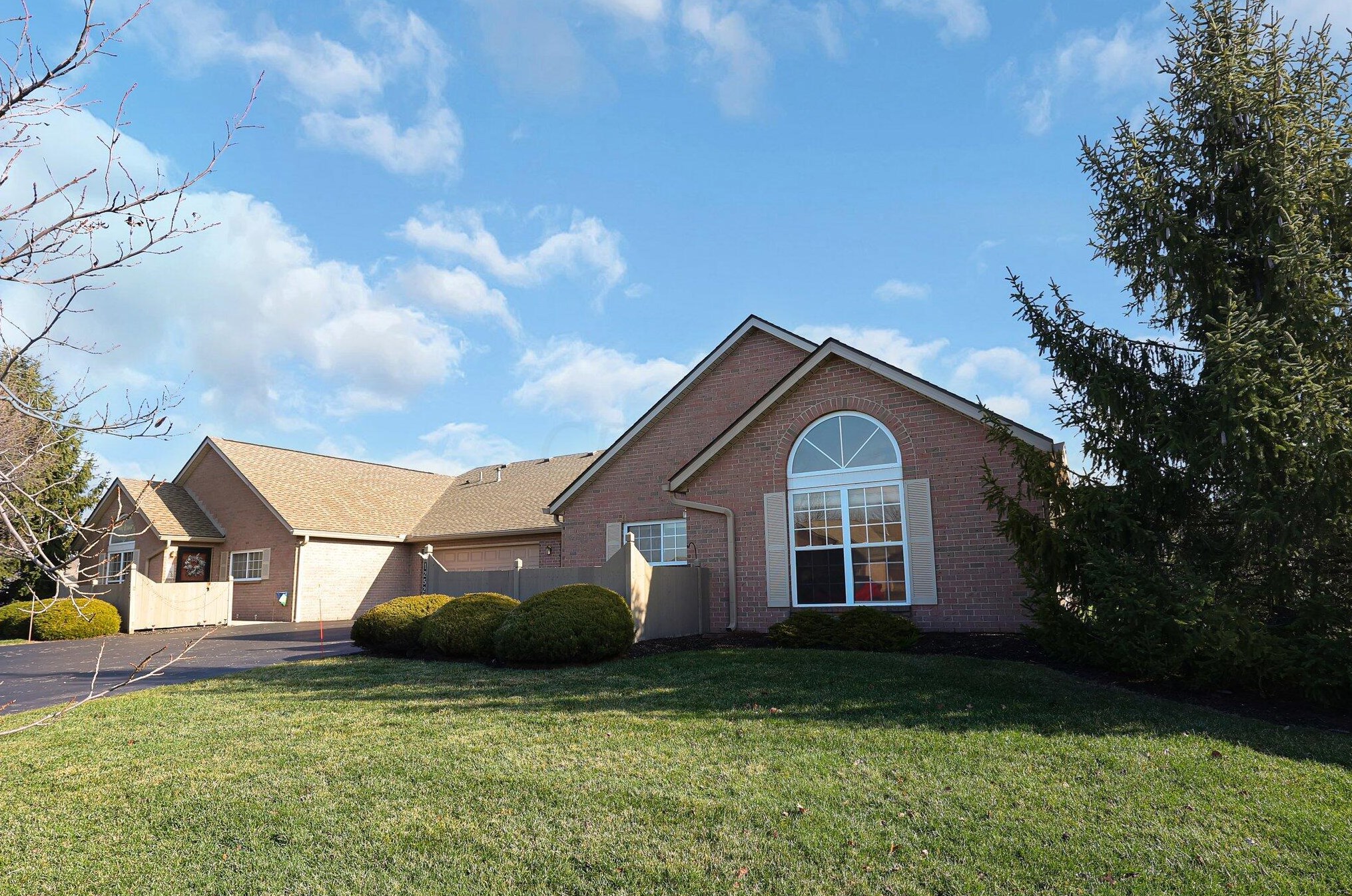 1252 Amberlea Dr, Columbus, OH 43230-6854