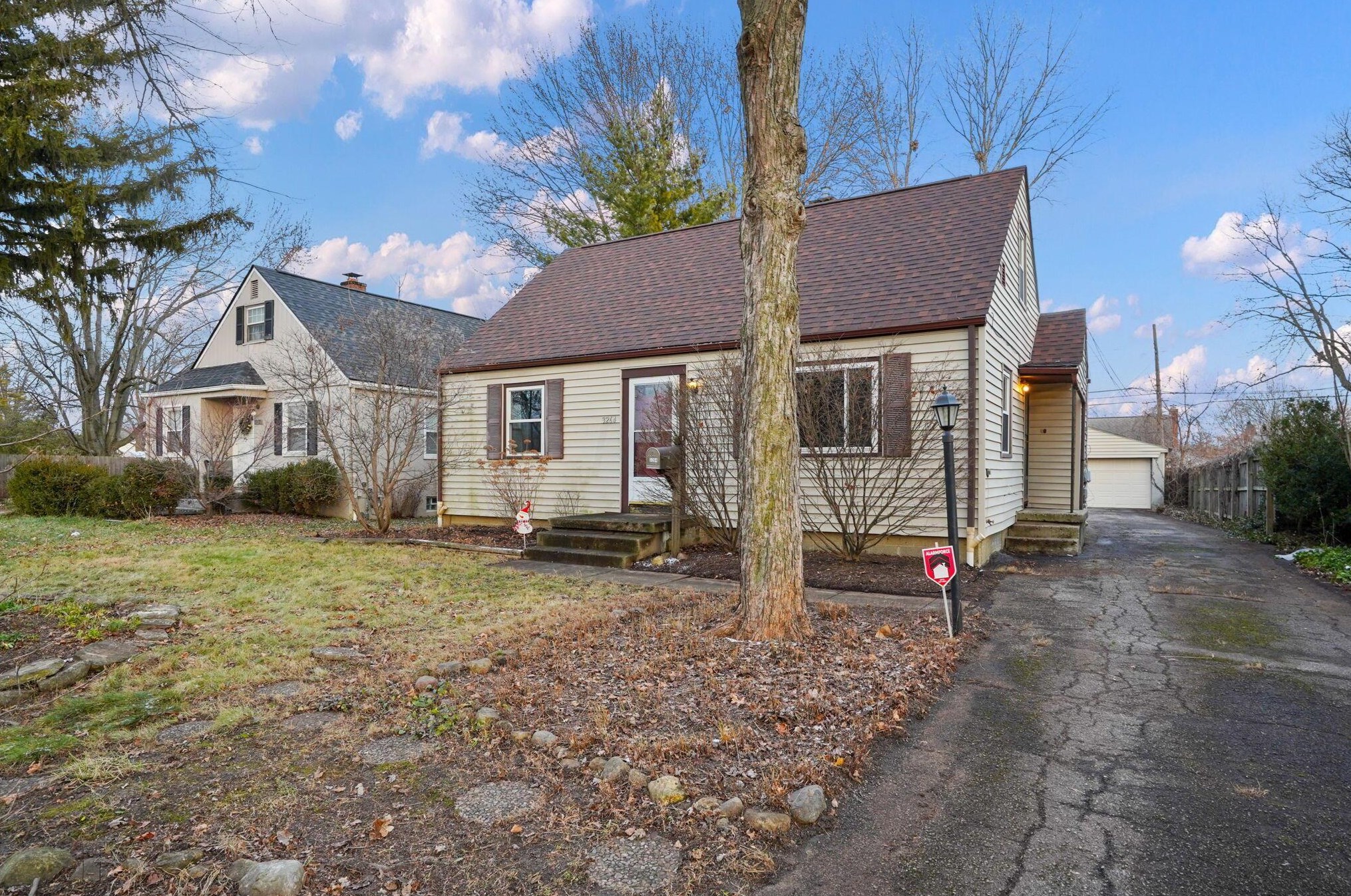 3264 Medina Ave, Columbus, OH 43224-3501