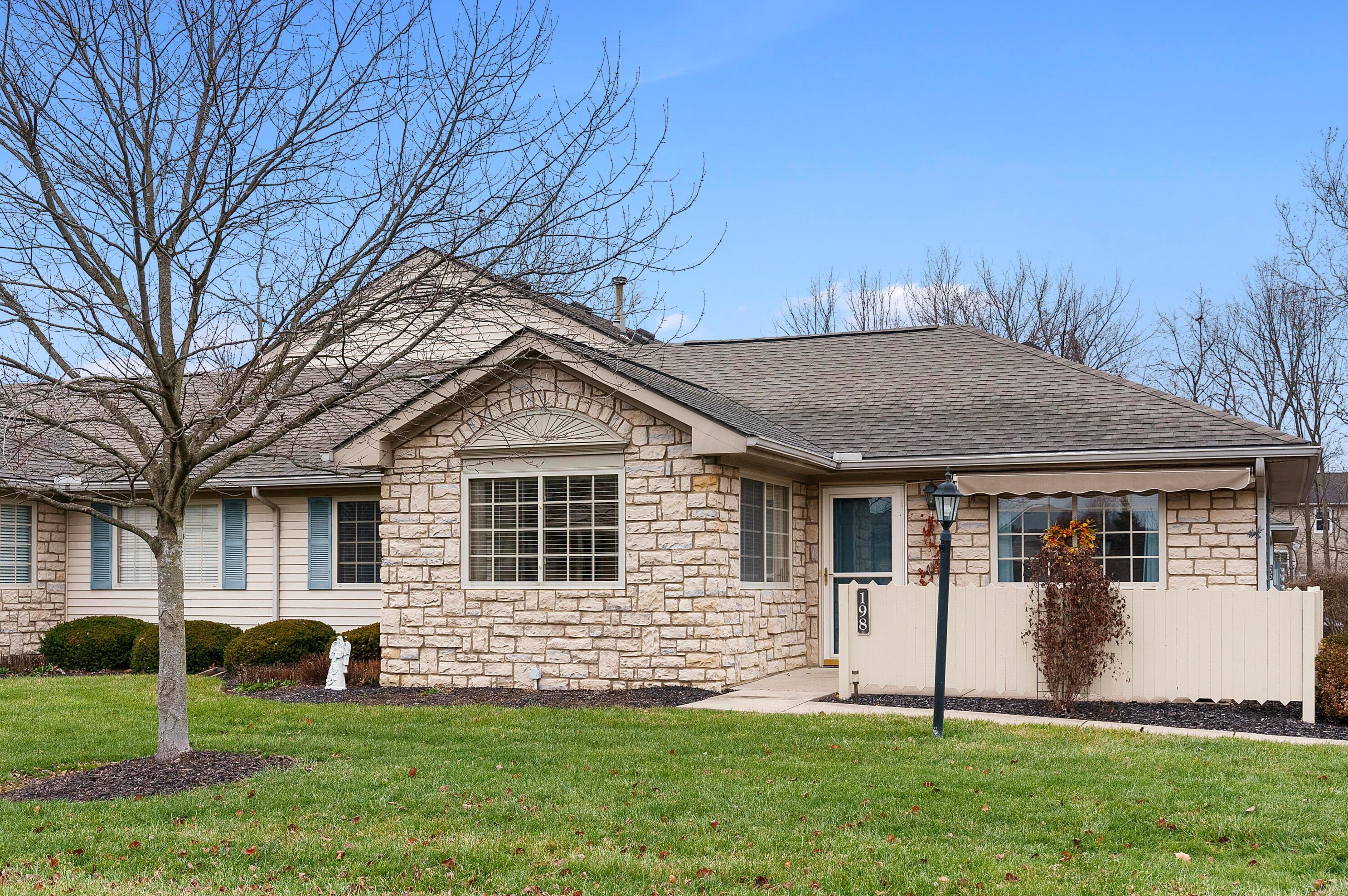 198 Pioneer Cir, Pickerington, OH 43147-7829