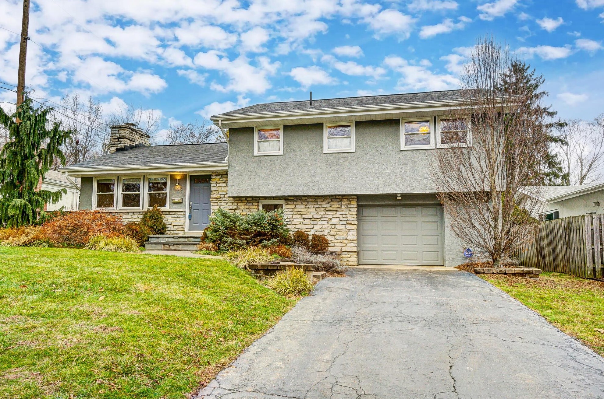 1162 Sunny Hill Dr, Columbus, OH 43221-2337