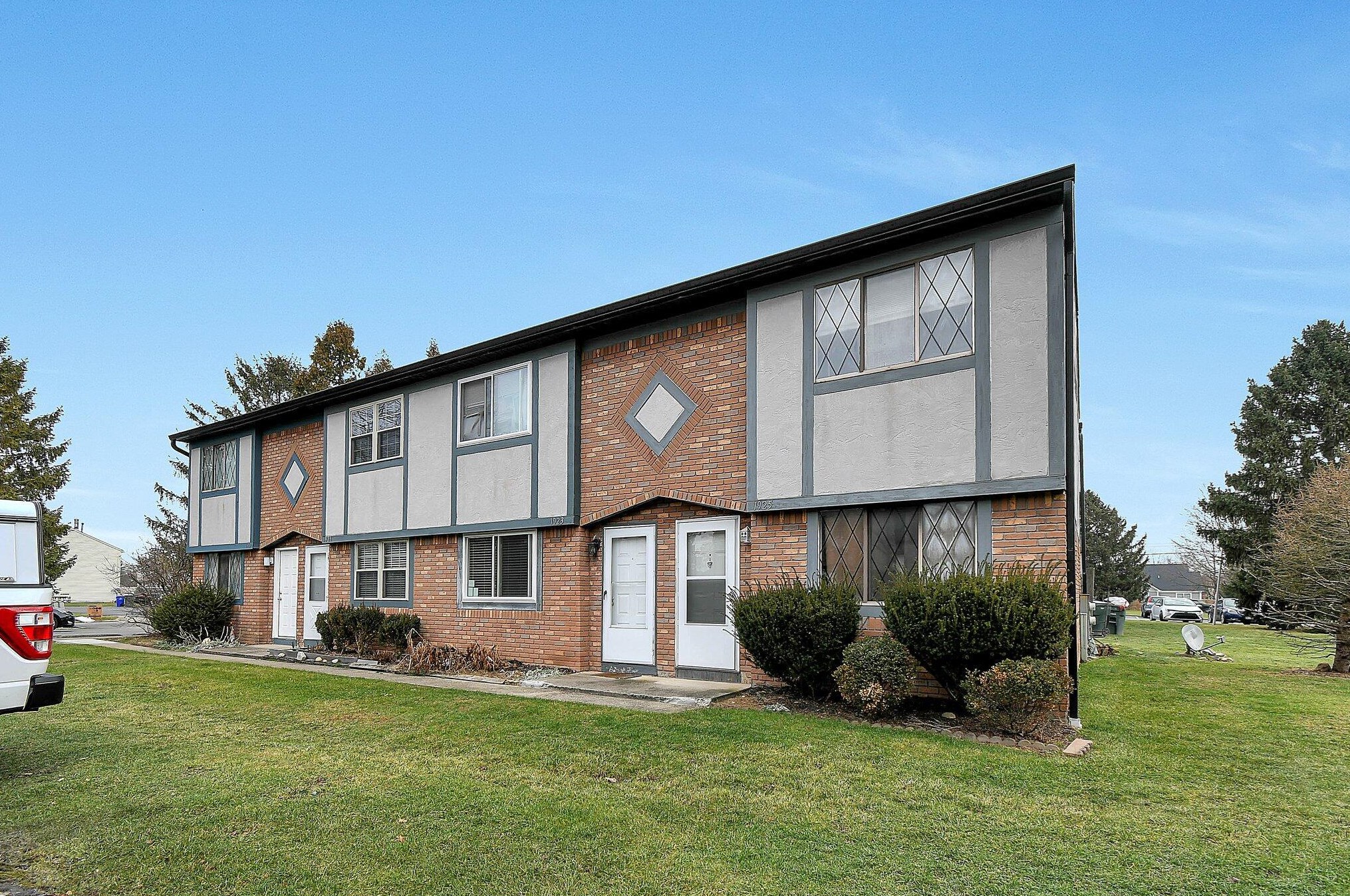 1925 Slaton Ct, Columbus, OH 43235