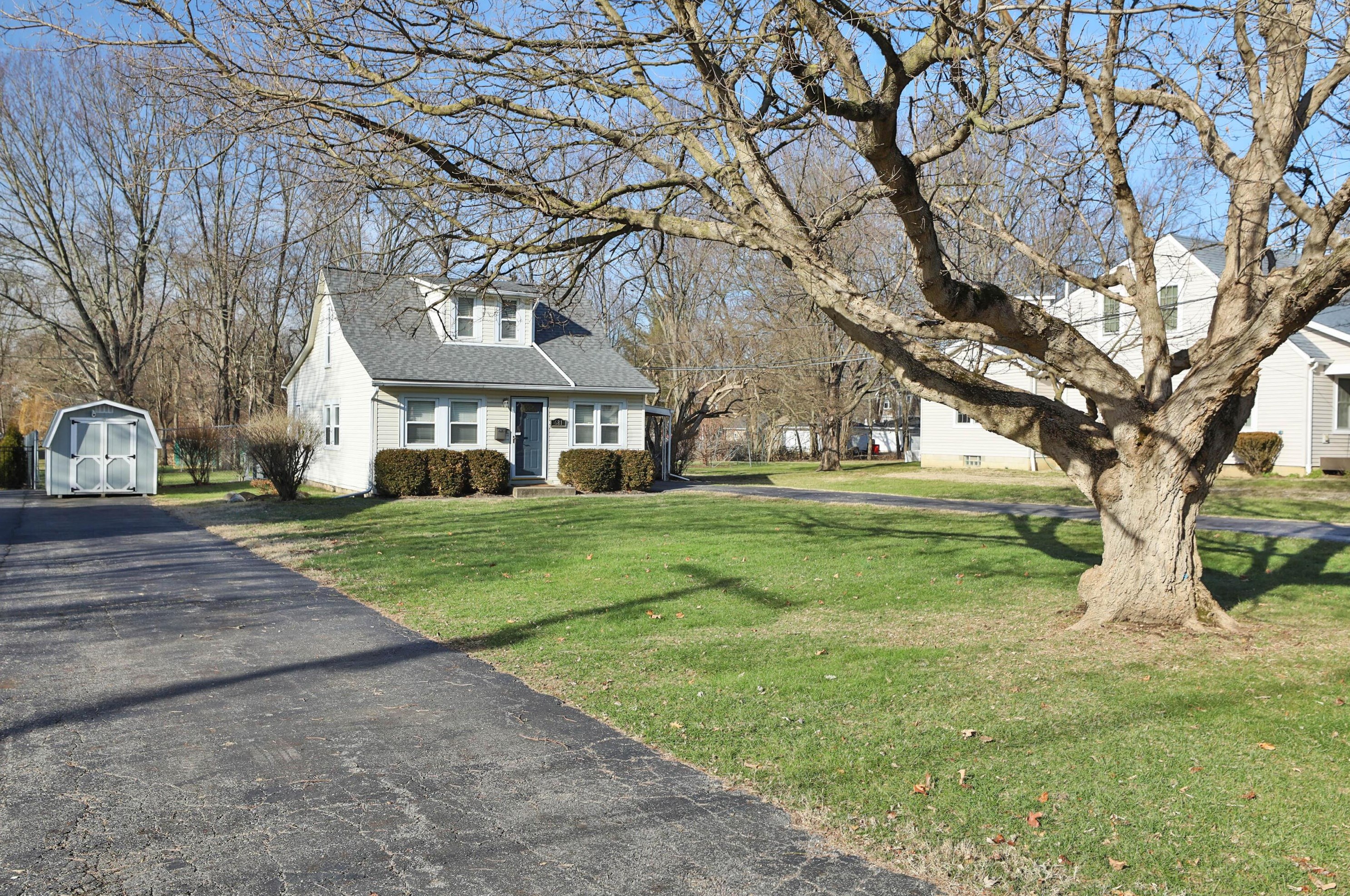 681 Plymouth St, Sharon Township, OH 43085