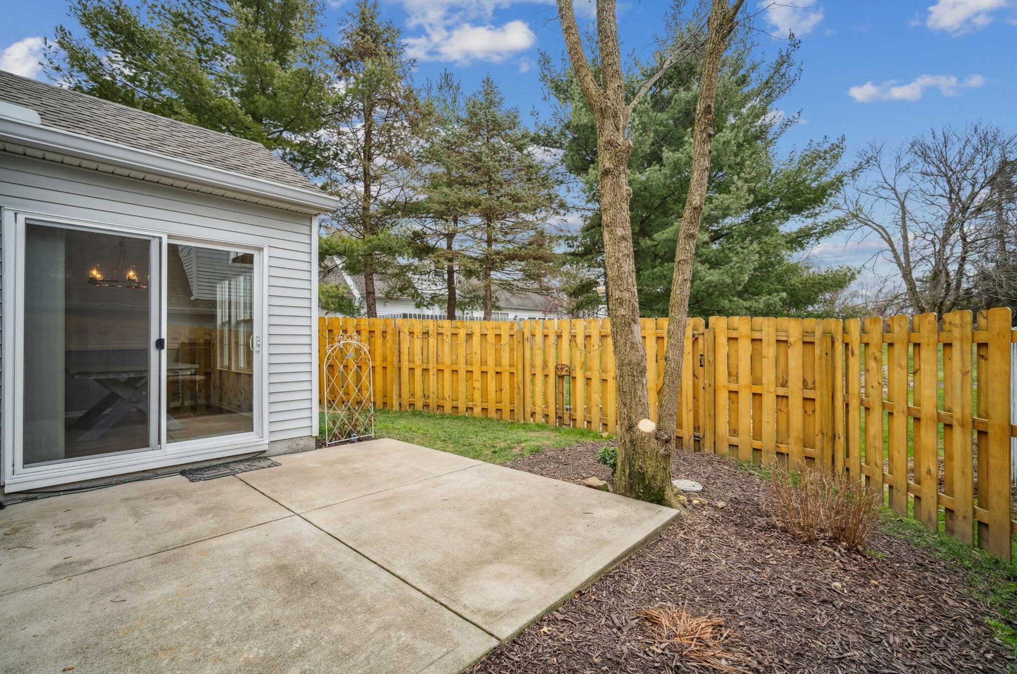 6231 Mcnaughten Place Ln, Columbus OH  43213-6306 exterior