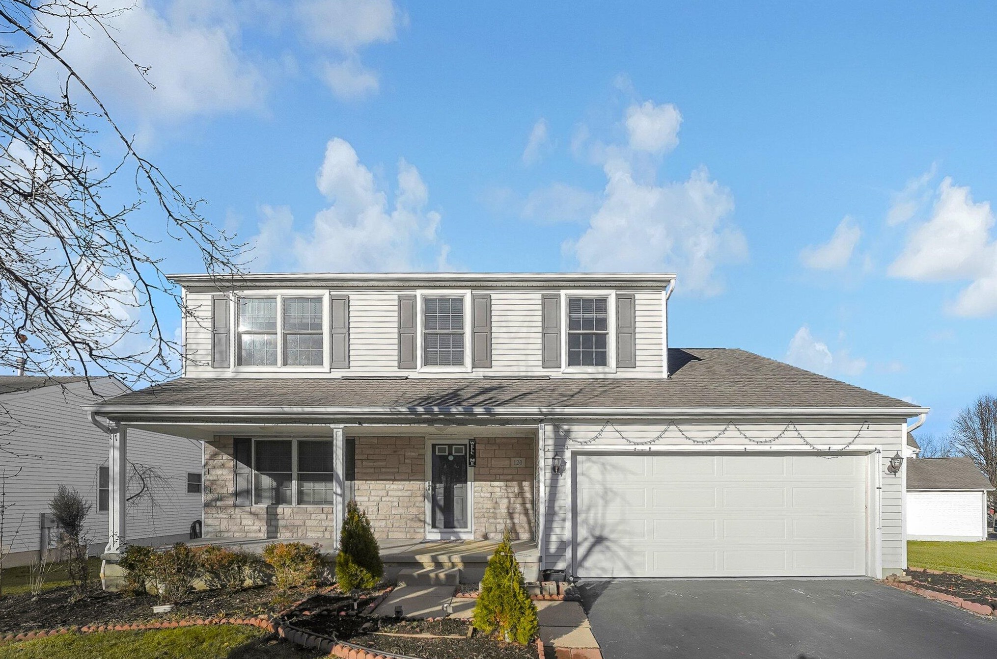 120 Crabapple Ln, Pataskala, OH 43062