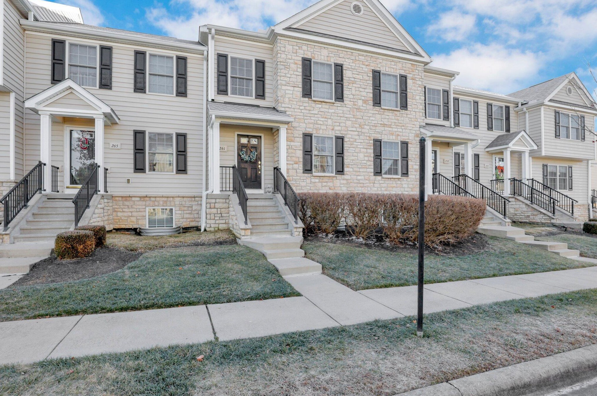 261 Autumn Ridge Cir, Pickerington, OH 43147