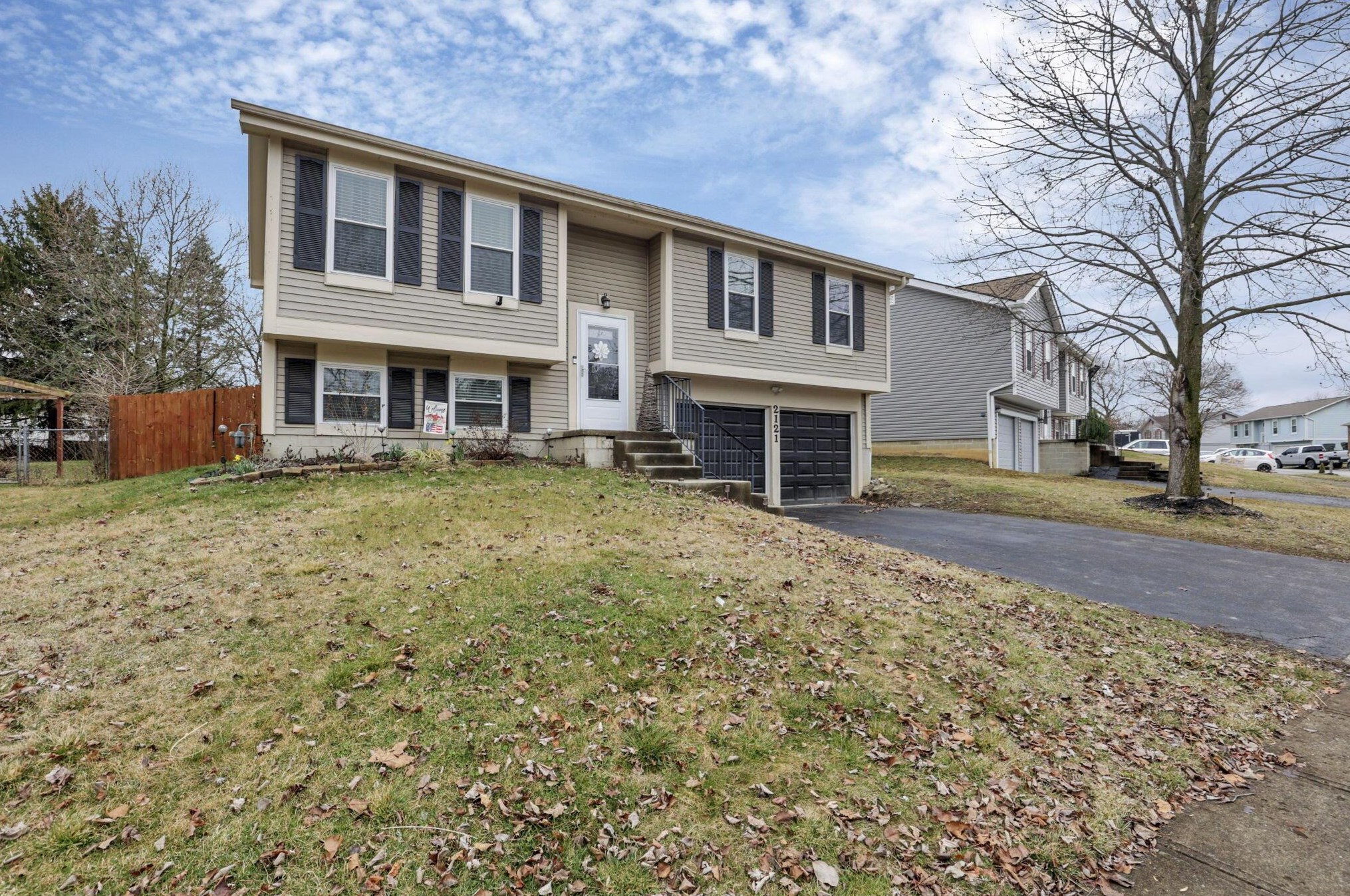 2121 Summer Breeze Dr, Columbus, OH 43223-3258