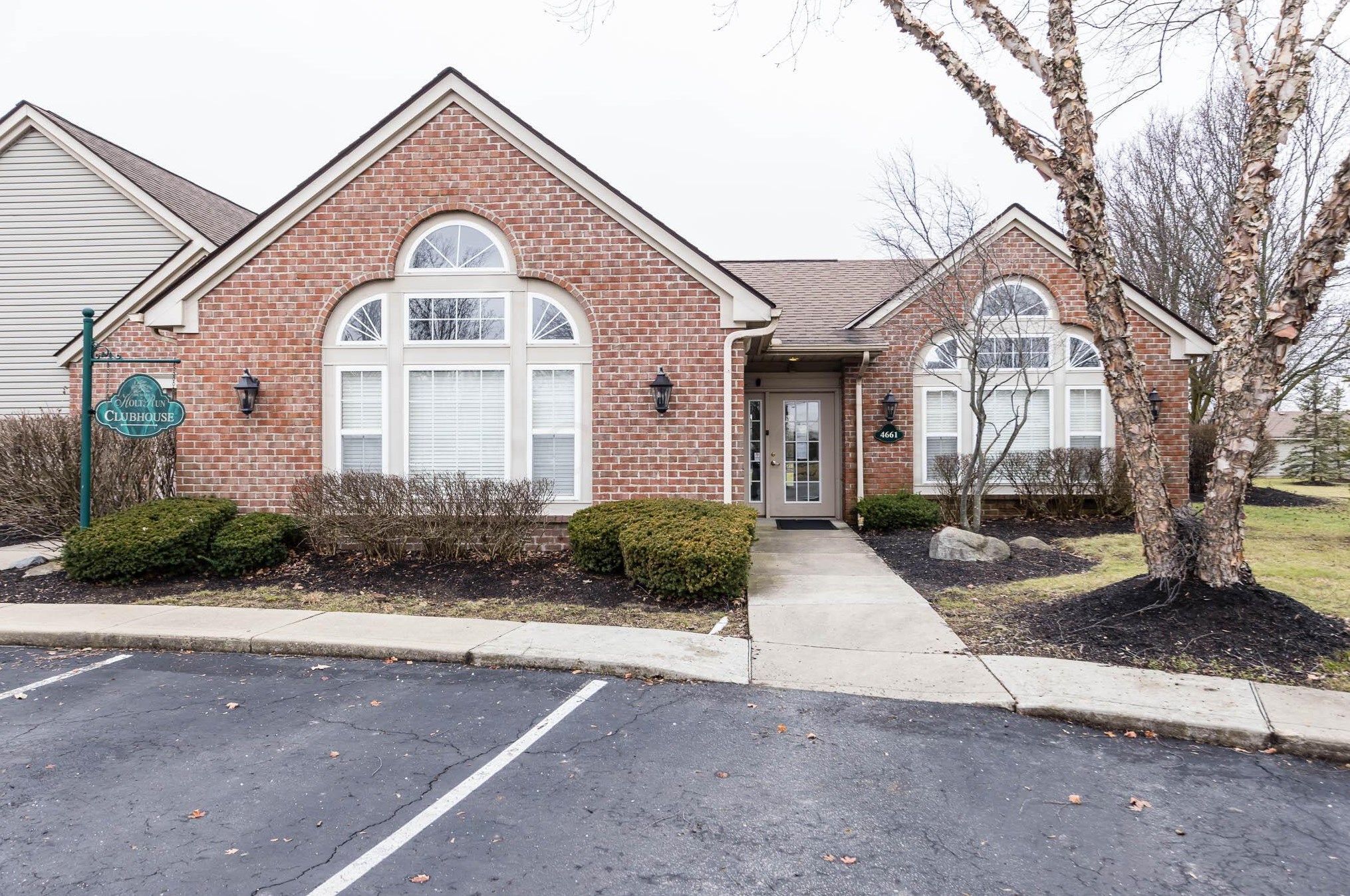 1929 Fortstone Ln, Columbus OH 43228-3876 exterior