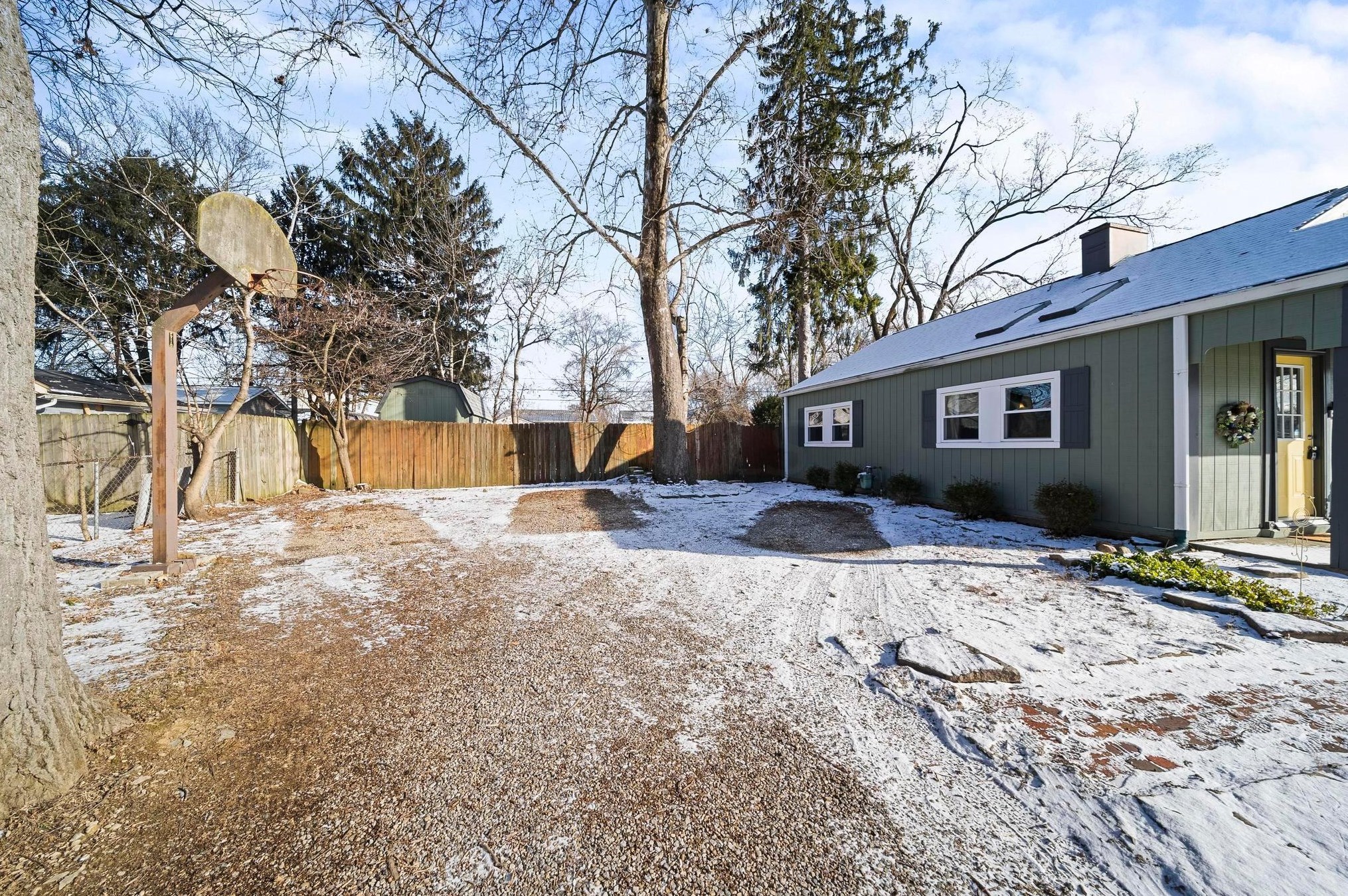 3038 Pontiac St, Columbus OH  43224-4039 exterior