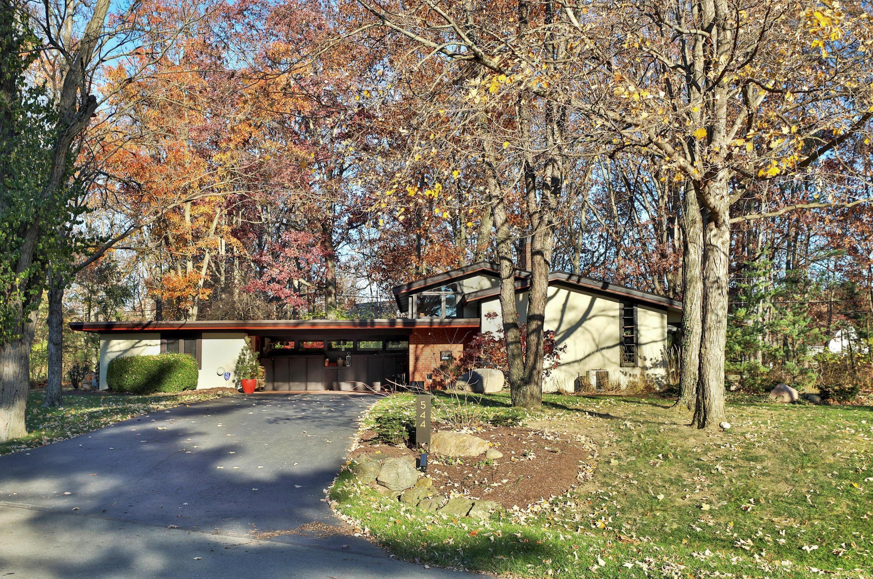 544 White Oak Pl, Sharon Township, OH 43085