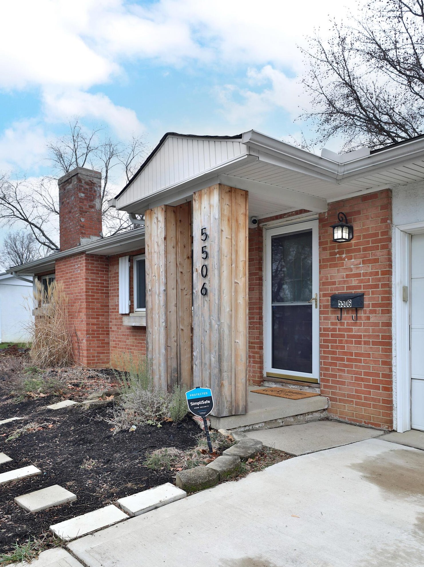 5506 Meadows Blvd, Columbus, OH 43229-4133
