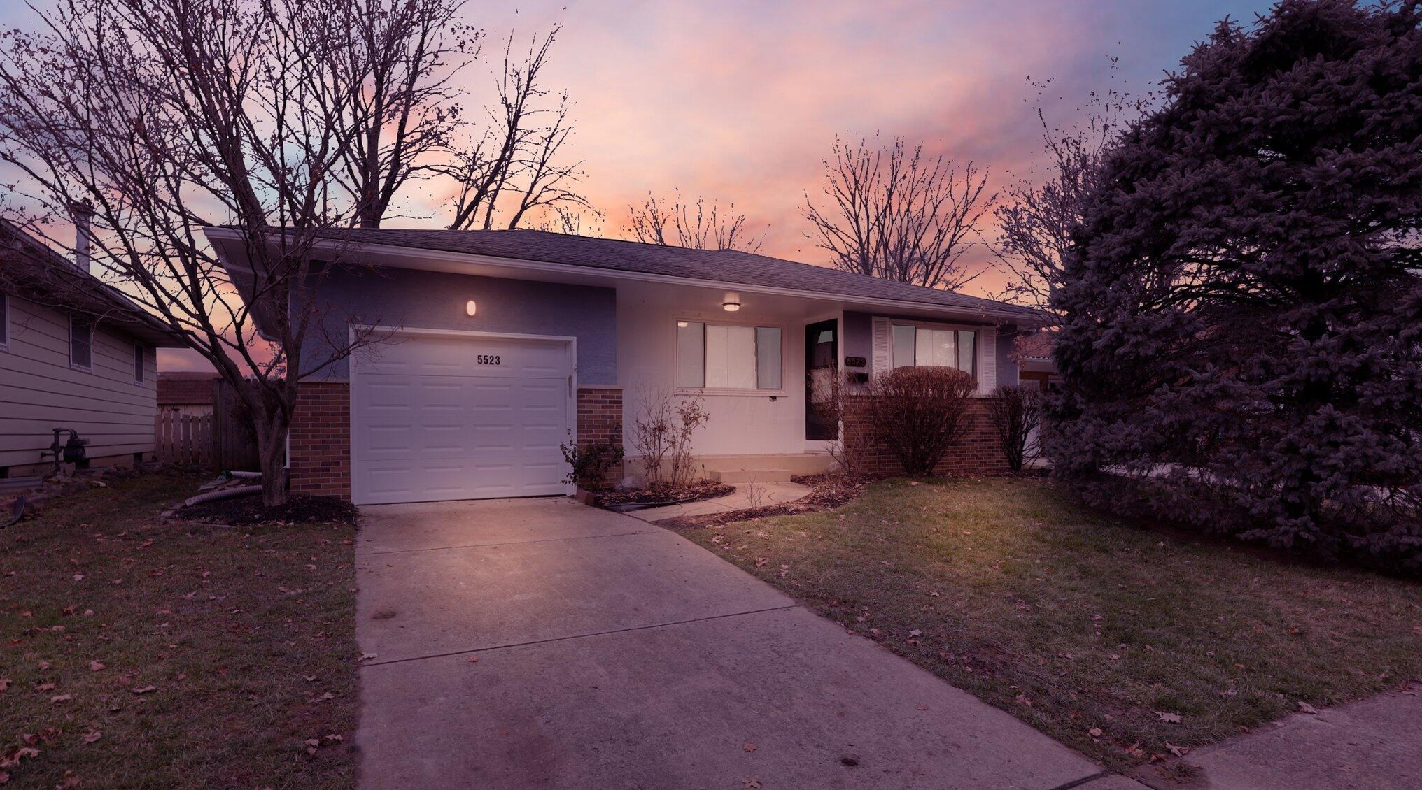 5523 Parkville St, Columbus, OH 43229-3930