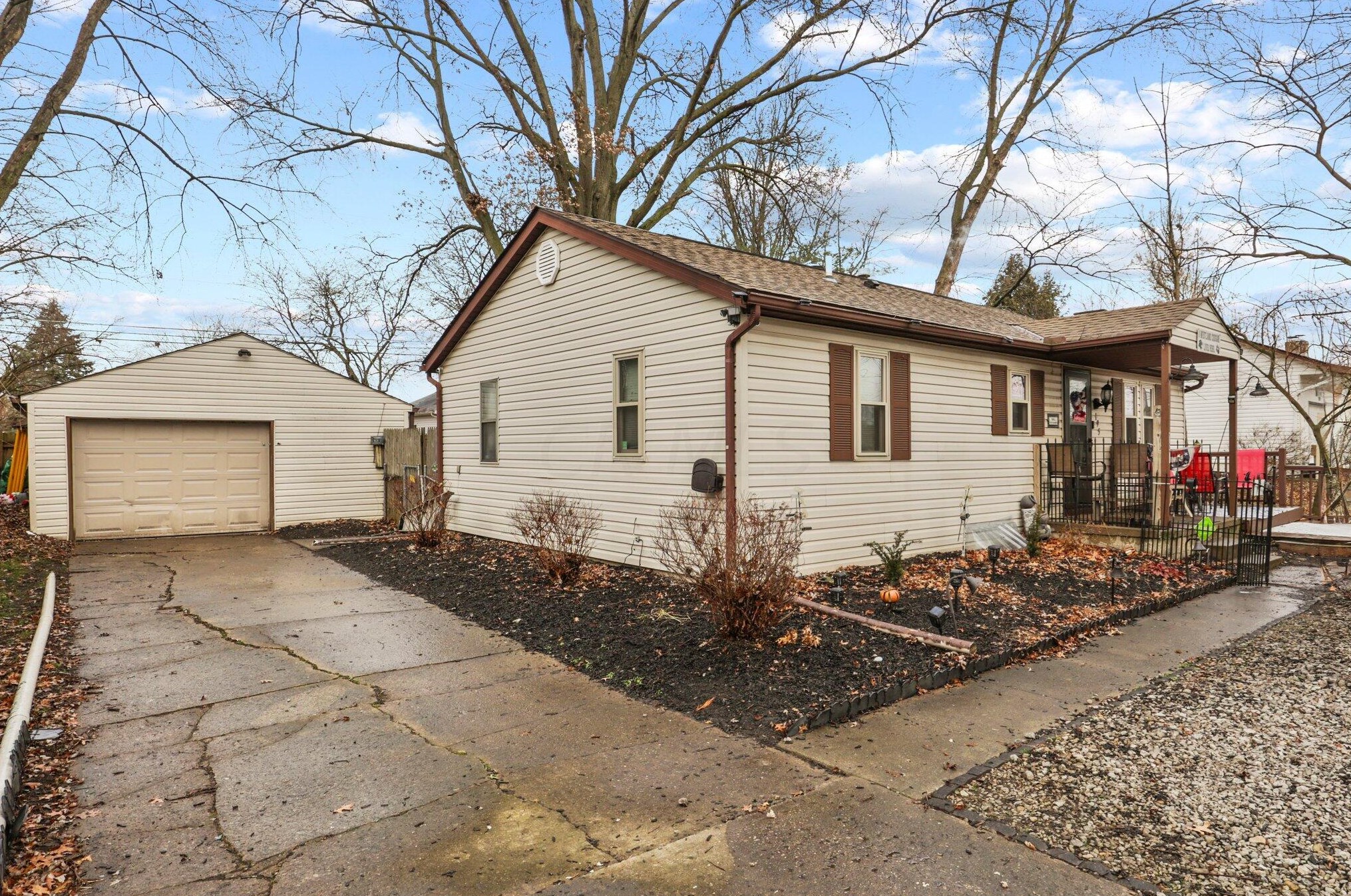 195 Gladys Rd, Columbus, OH 43228-1703