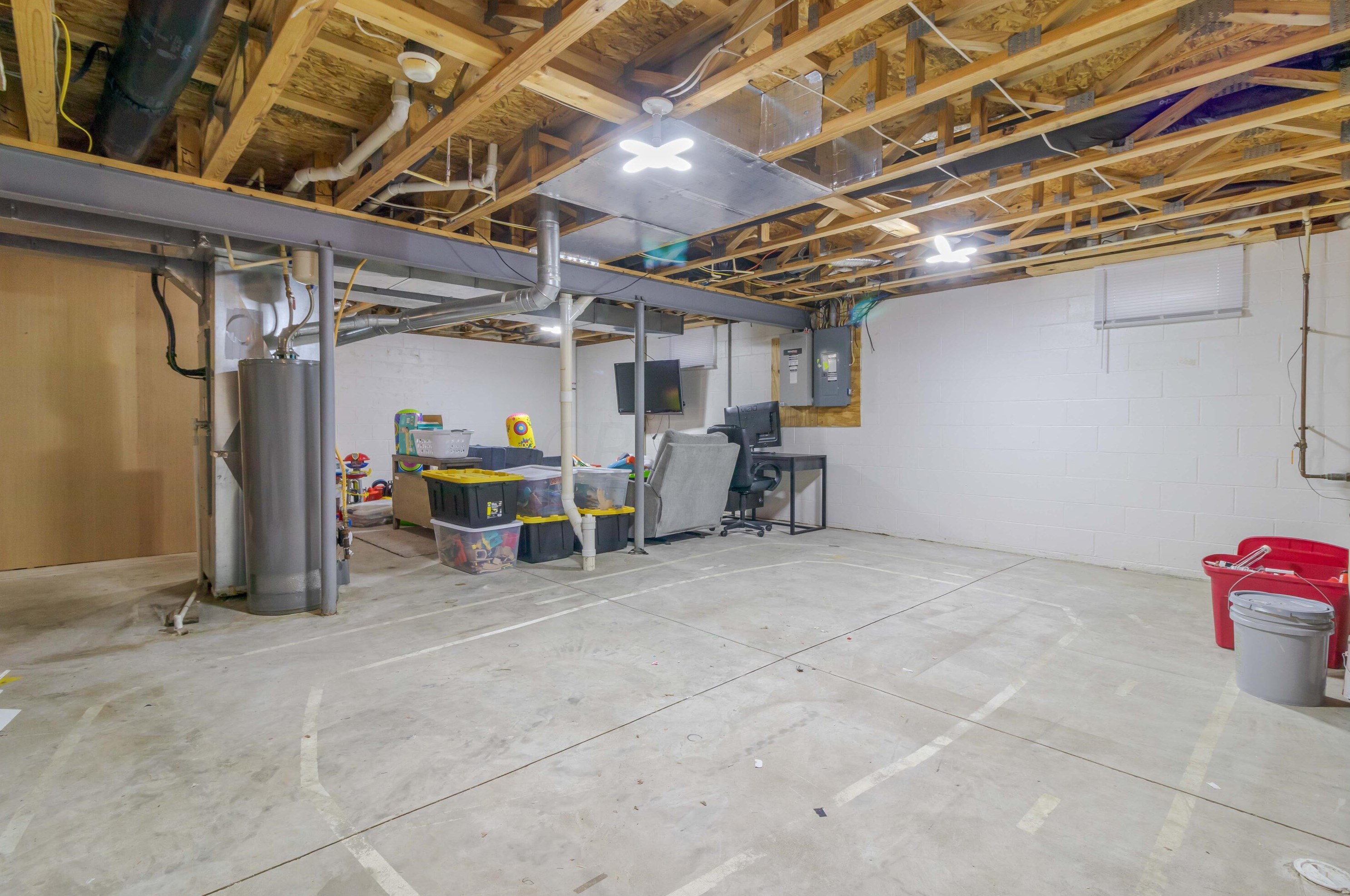 1892 Wind River Dr, Lancaster OH  43130-8017 exterior