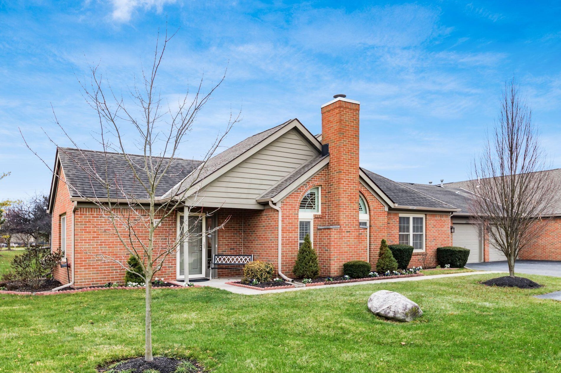 2375 Sportsman Dr, Darbydale, OH 43123
