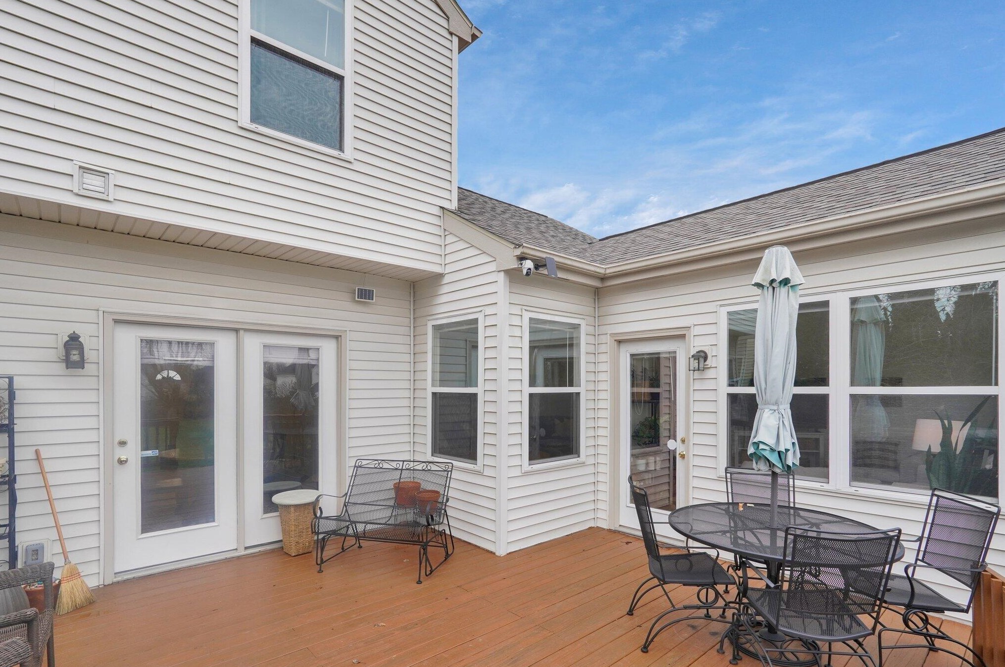 9226 Prestwick Grn Dr, Columbus OH 43240-2137 exterior