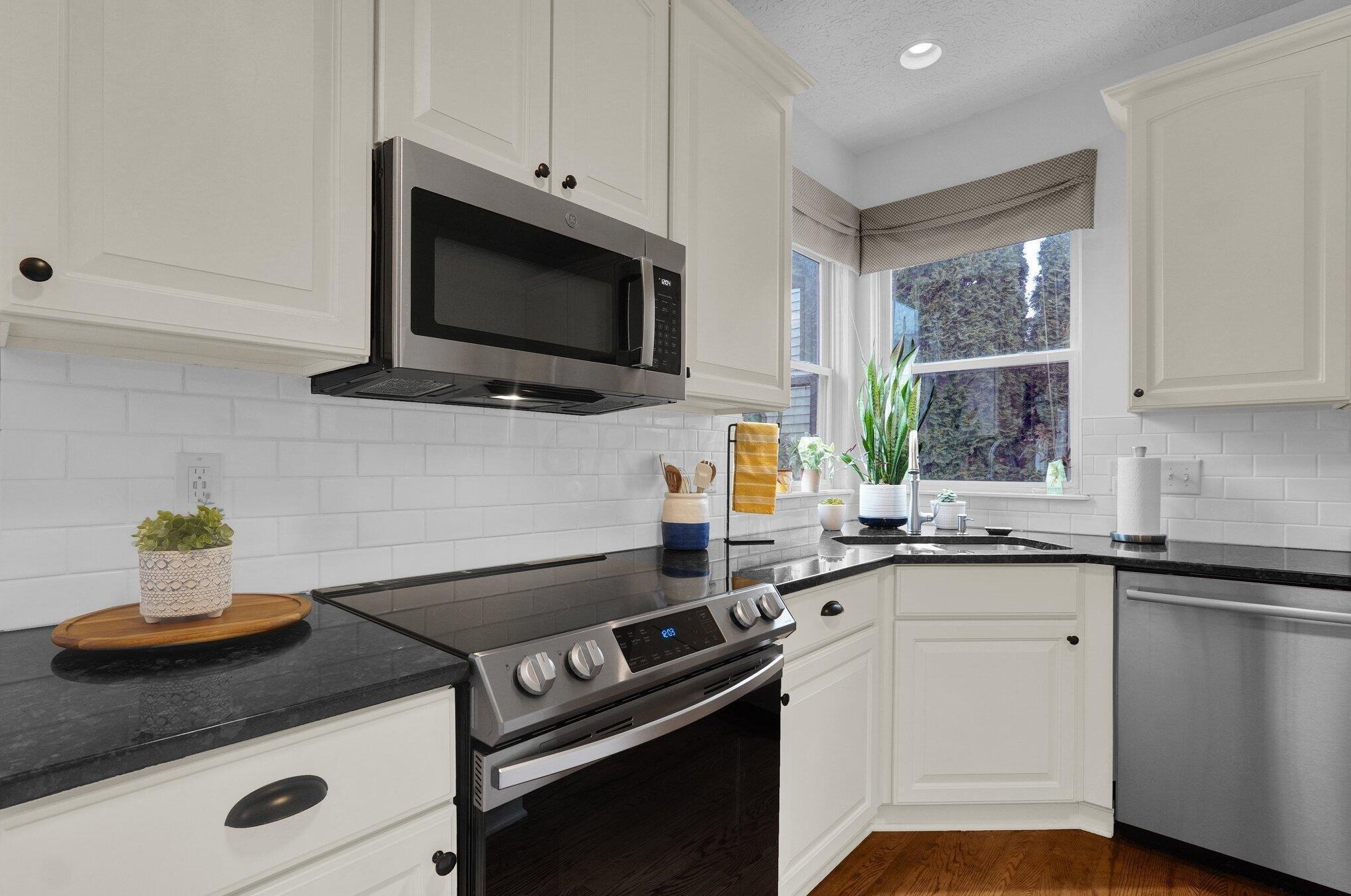 9226 Prestwick Grn Dr, Columbus OH 43240-2137 exterior