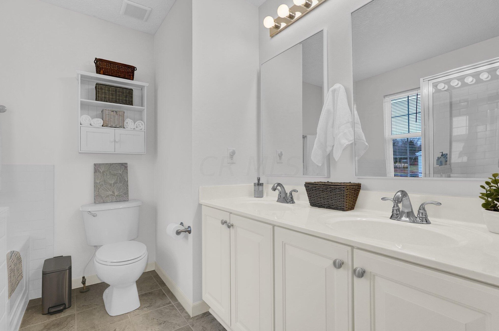 9226 Prestwick Grn Dr, Columbus OH 43240-2137 exterior