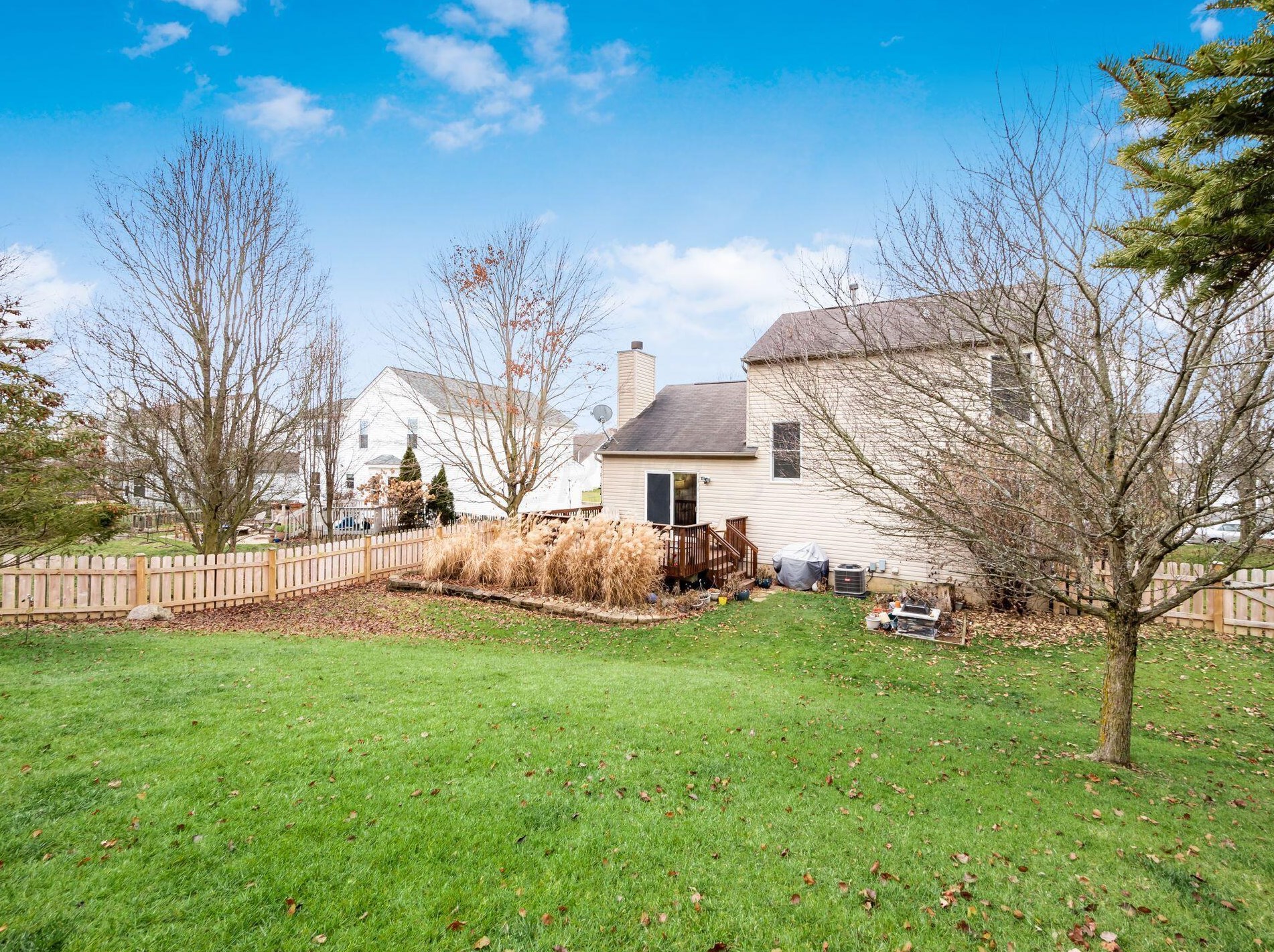 438 Wooster St, Pickerington OH  43147-9366 exterior