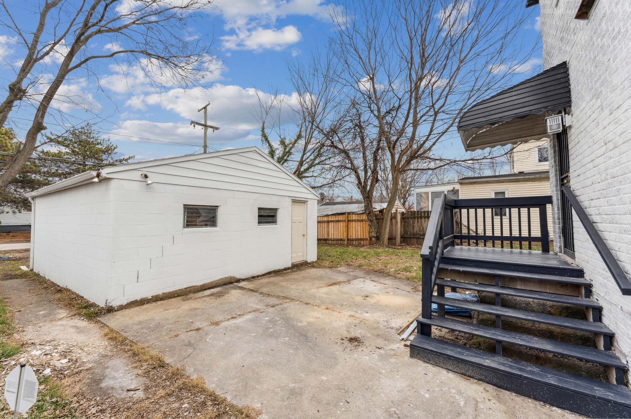 1700 Bide A Wee Park Ave, Columbus OH 43205-3039 exterior