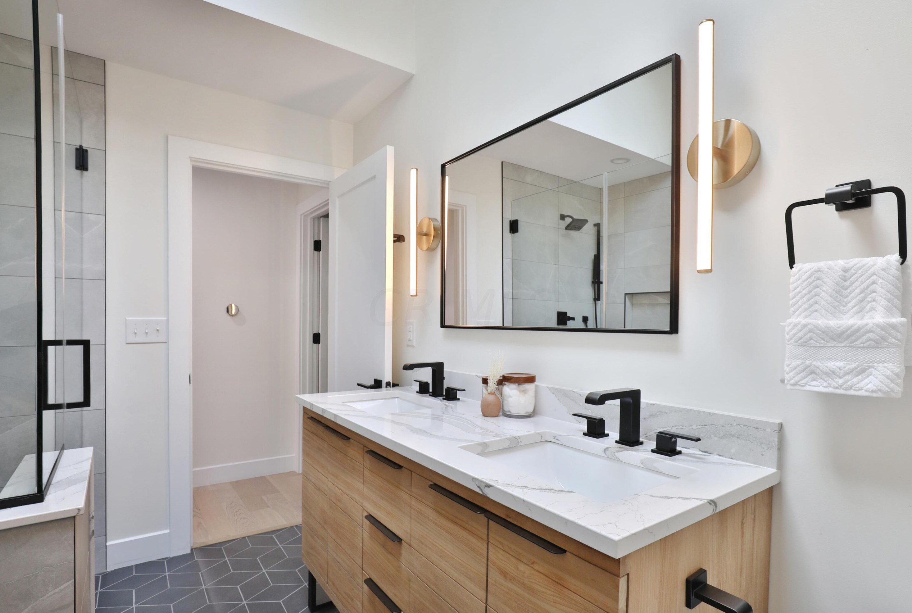 217 Canyon Dr, Columbus OH  43214-3105 exterior