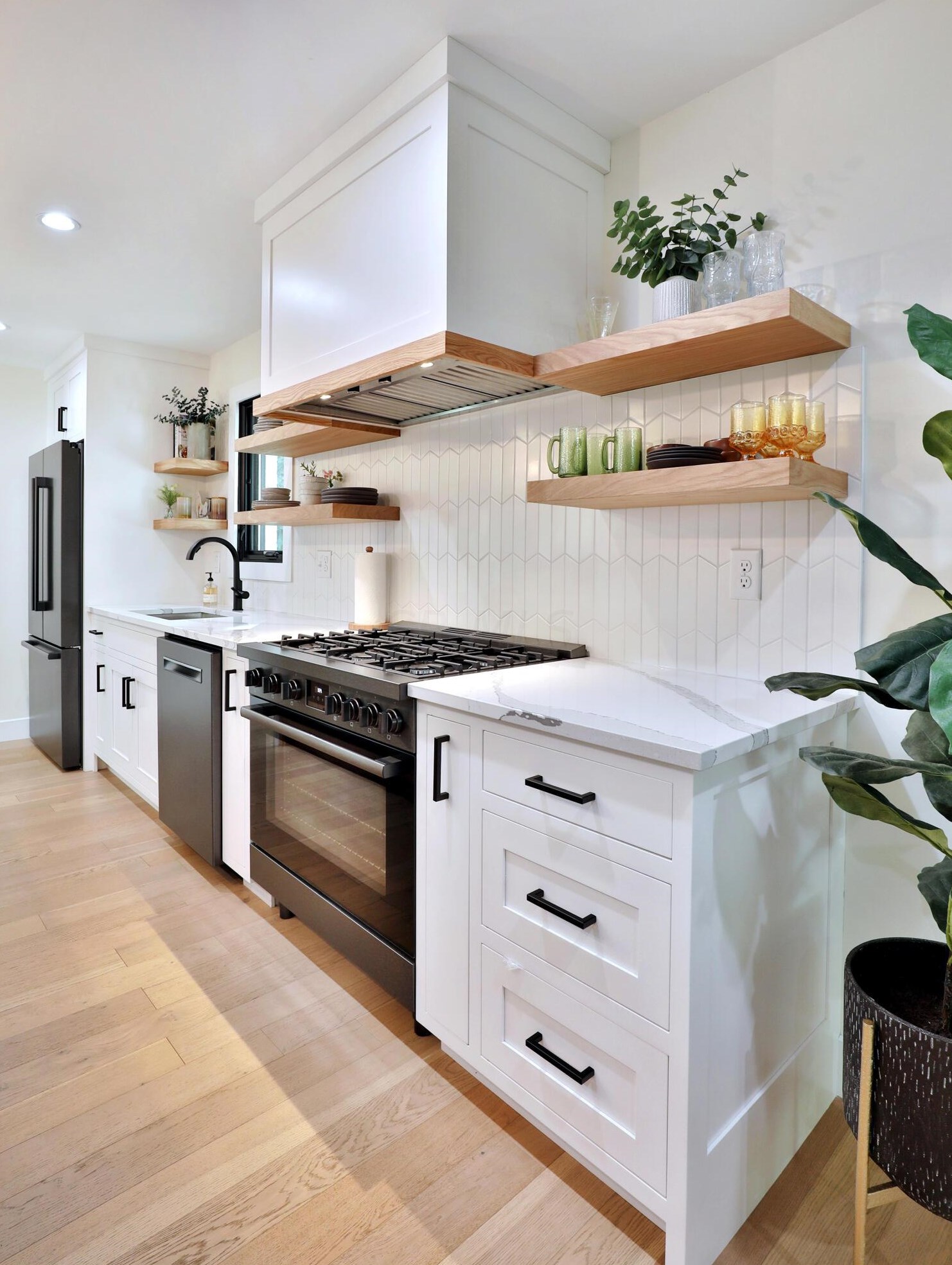 217 Canyon Dr, Columbus OH  43214-3105 exterior