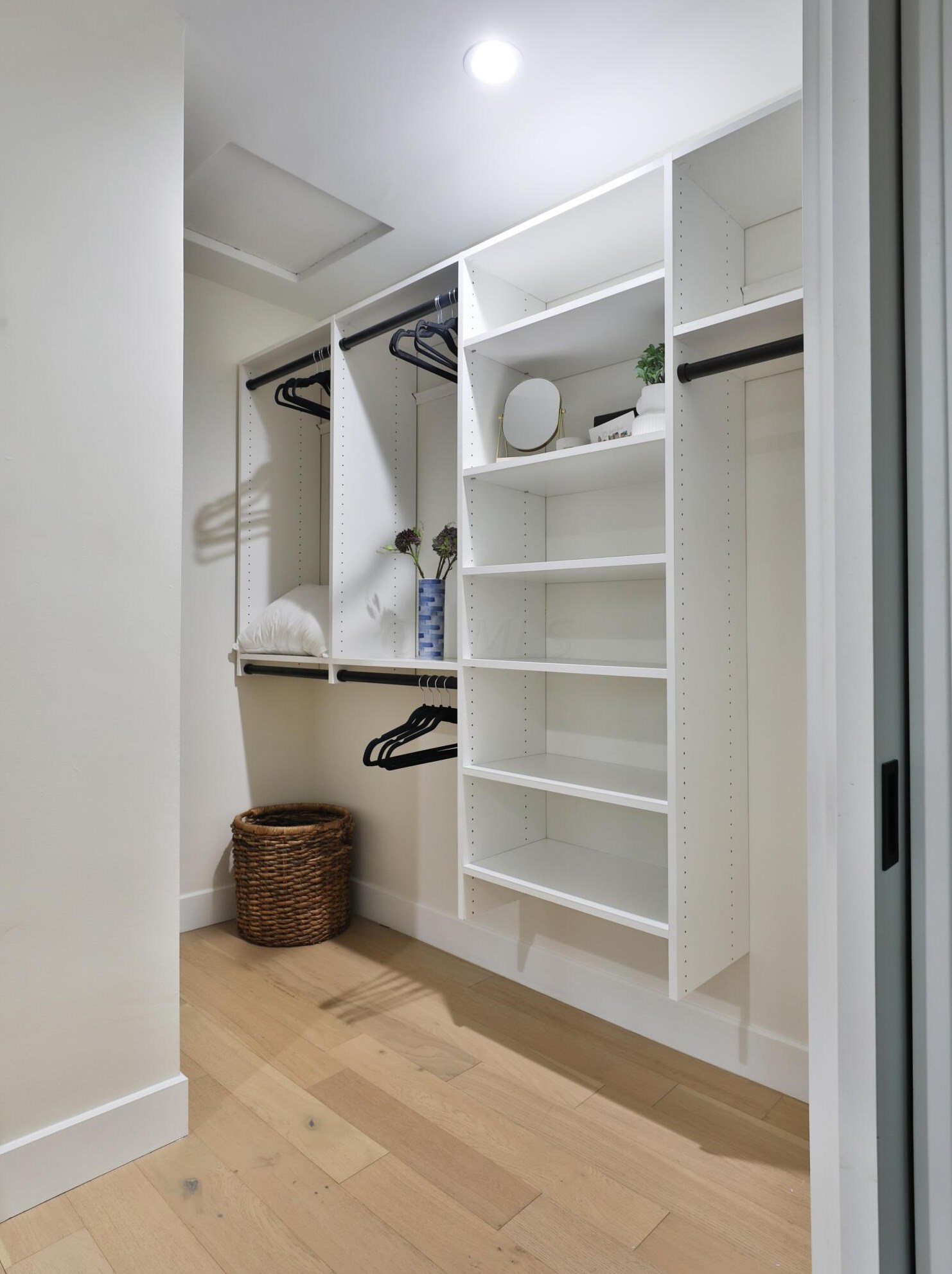 217 Canyon Dr, Columbus OH  43214-3105 exterior