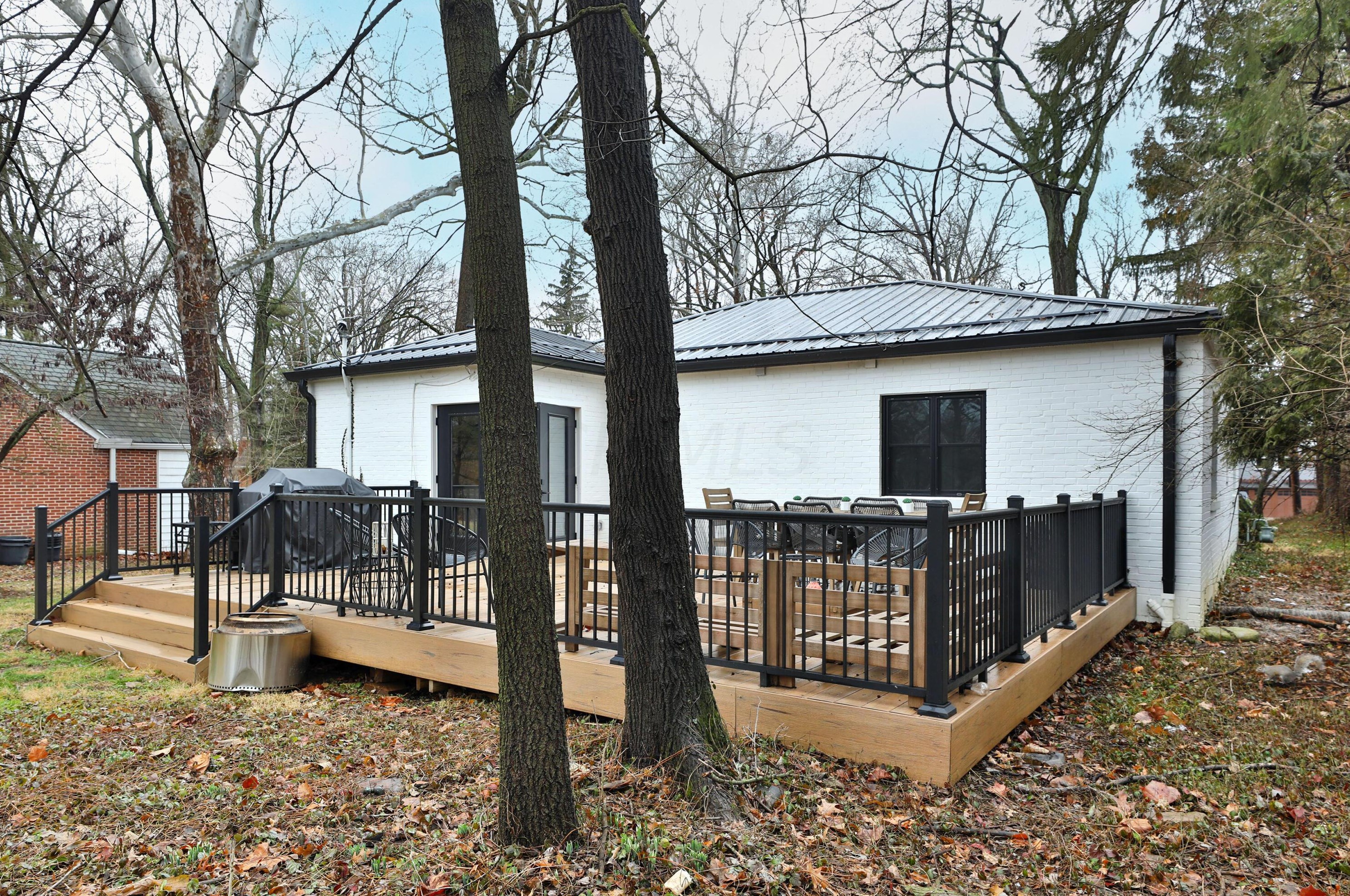 217 Canyon Dr, Columbus OH  43214-3105 exterior